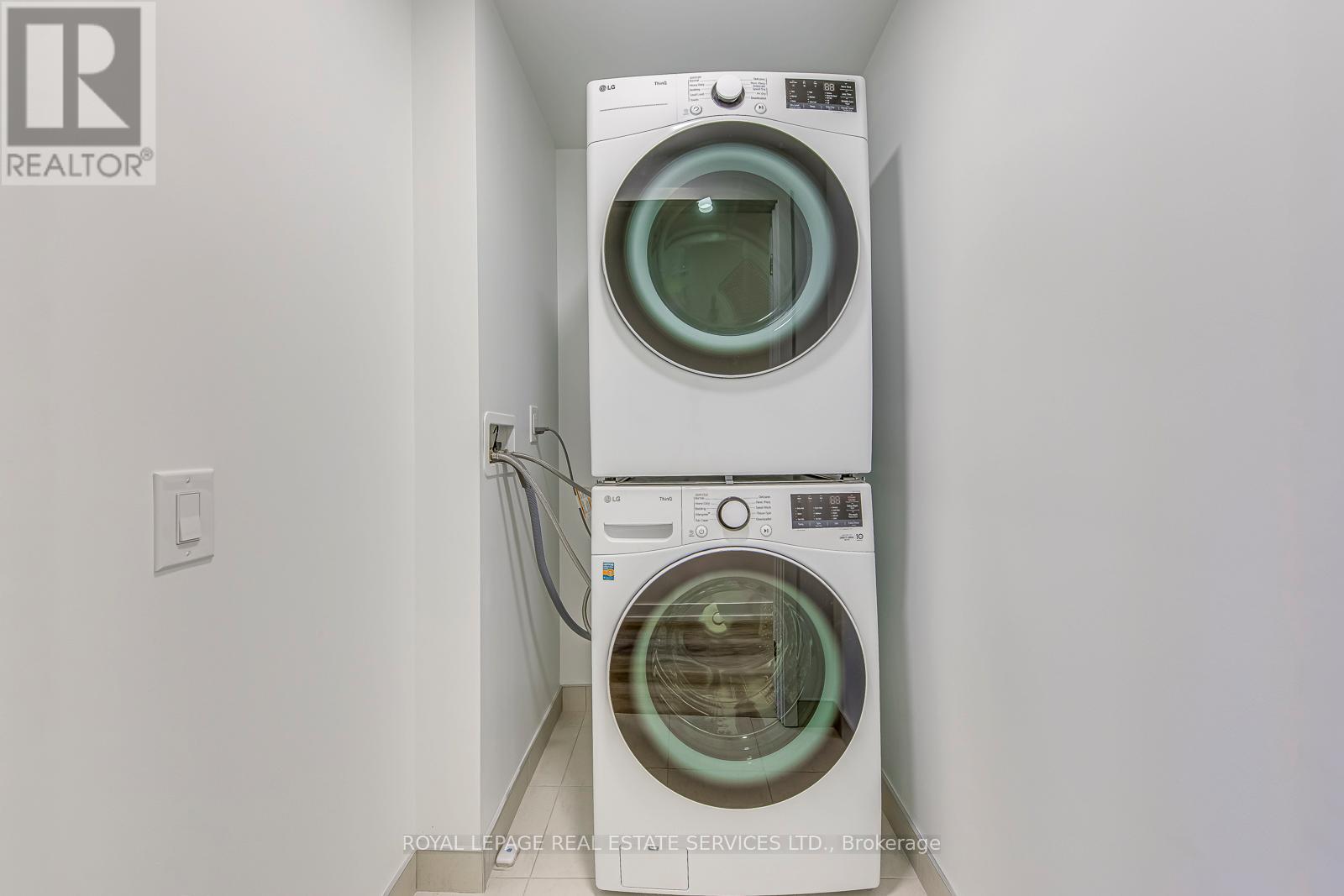 1506 - 395 Square One Drive, Mississauga, Ontario  L5B 0P6 - Photo 27 - W12536712