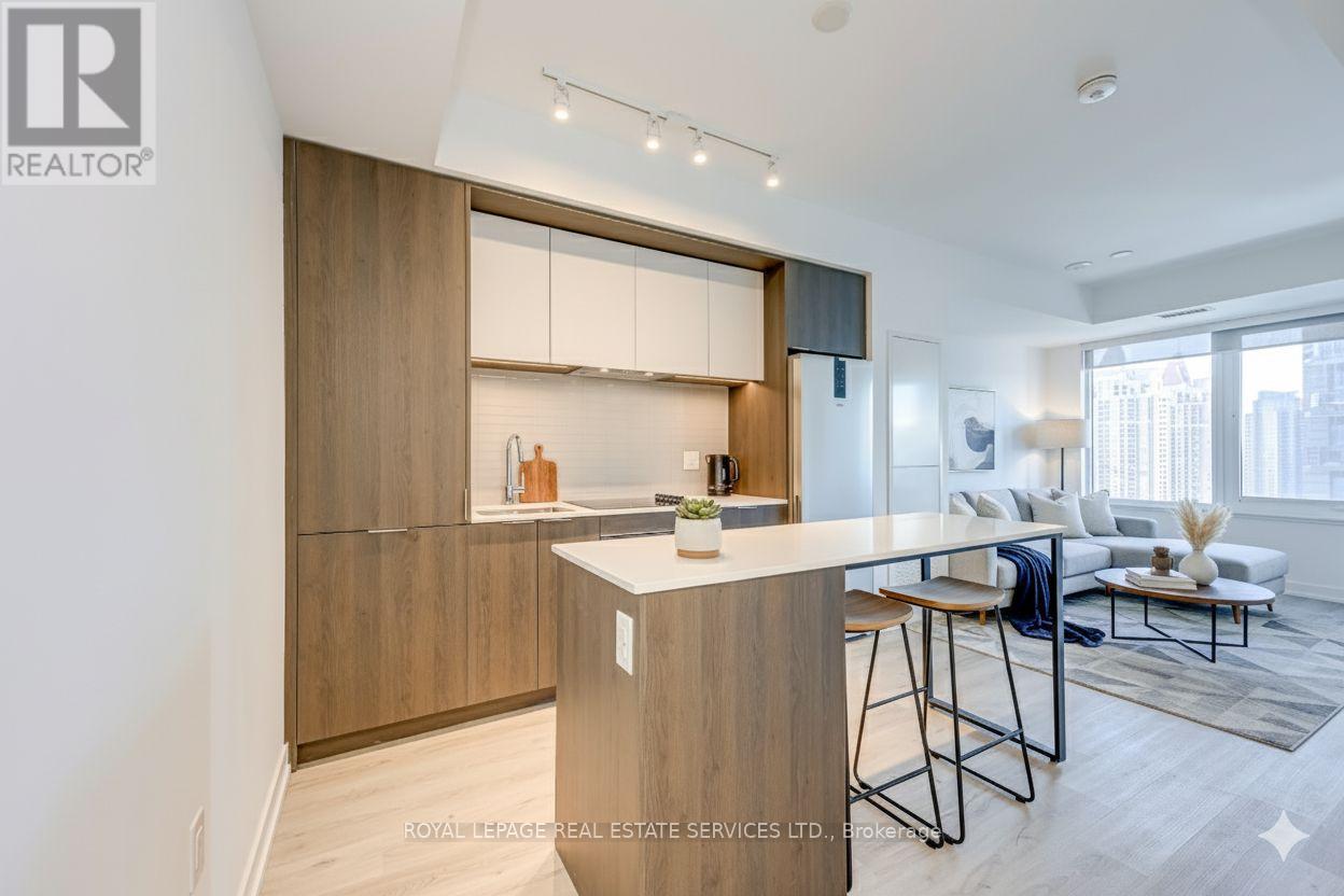 1506 - 395 Square One Drive, Mississauga, Ontario  L5B 0P6 - Photo 8 - W12536712