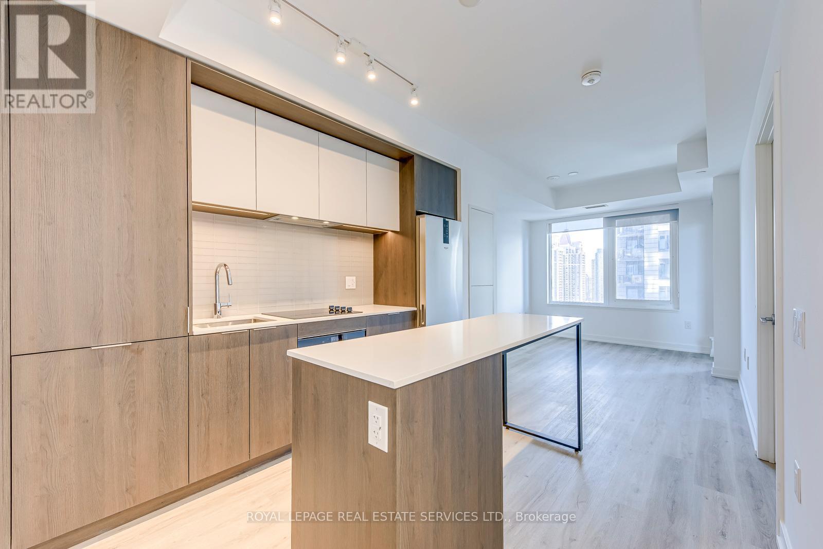 1506 - 395 Square One Drive, Mississauga, Ontario  L5B 0P6 - Photo 9 - W12536712