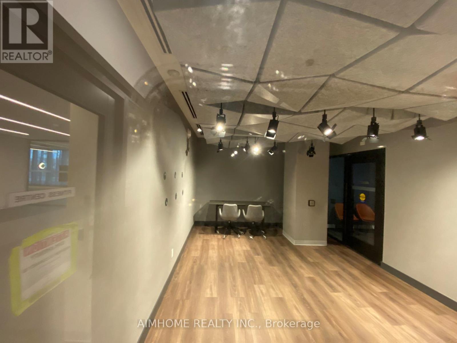 1037 The Queensway, Toronto, Ontario  M8Z 6C7 - Photo 4 - W12536718