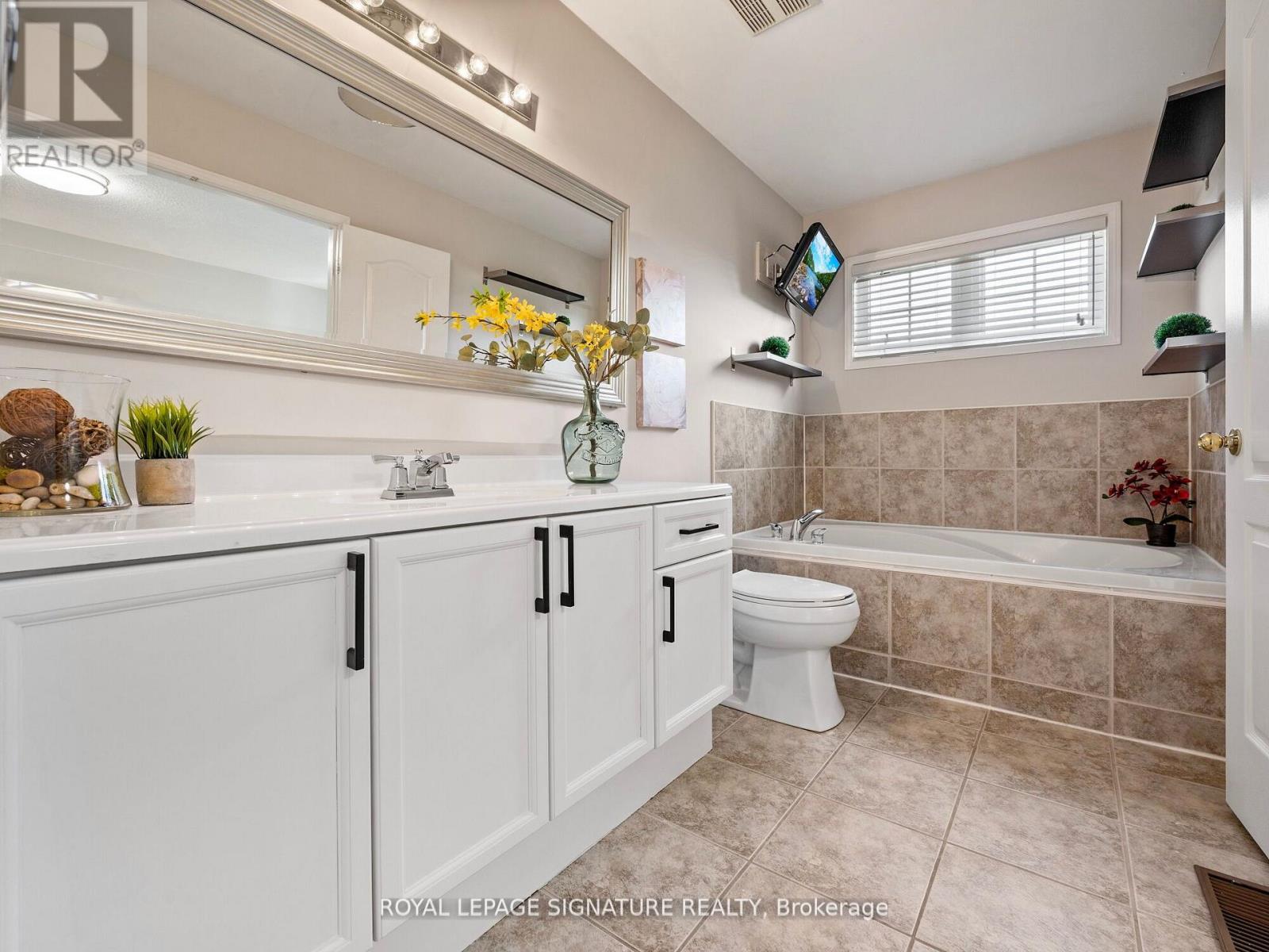 5015 Dubonet Drive, Mississauga, Ontario  L5M 7W8 - Photo 18 - W12536732