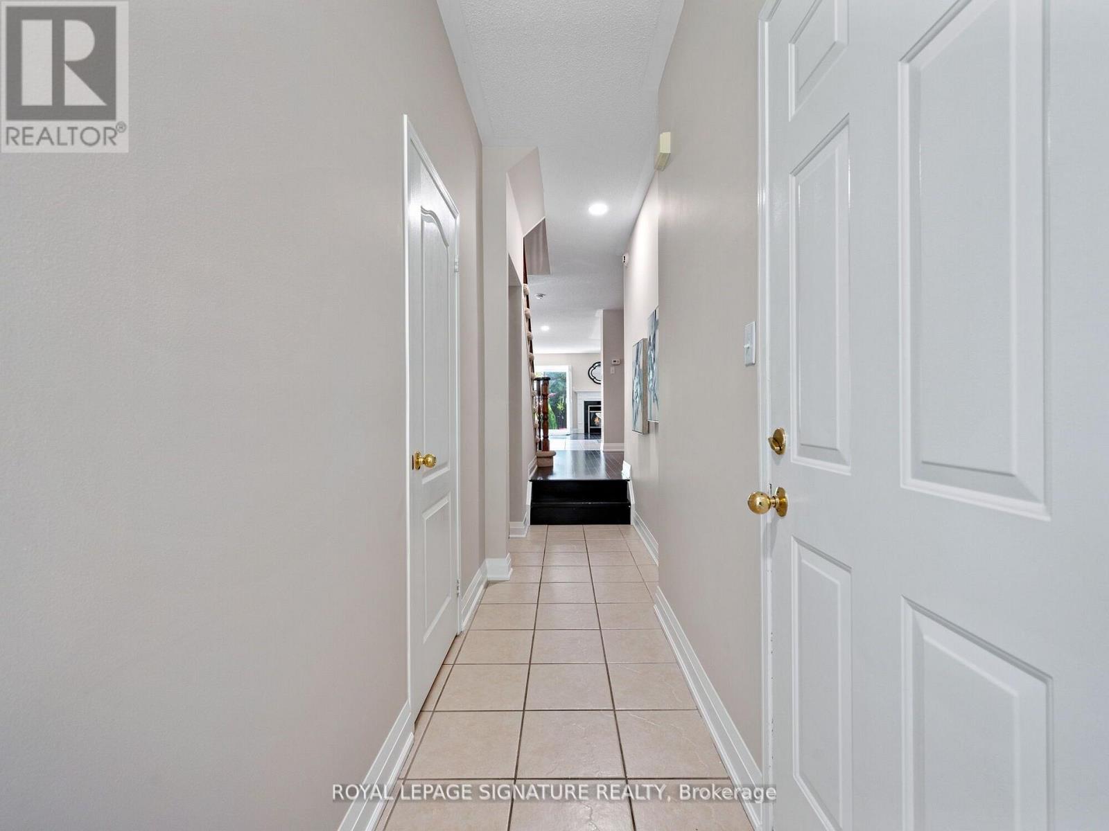 5015 Dubonet Drive, Mississauga, Ontario  L5M 7W8 - Photo 3 - W12536732