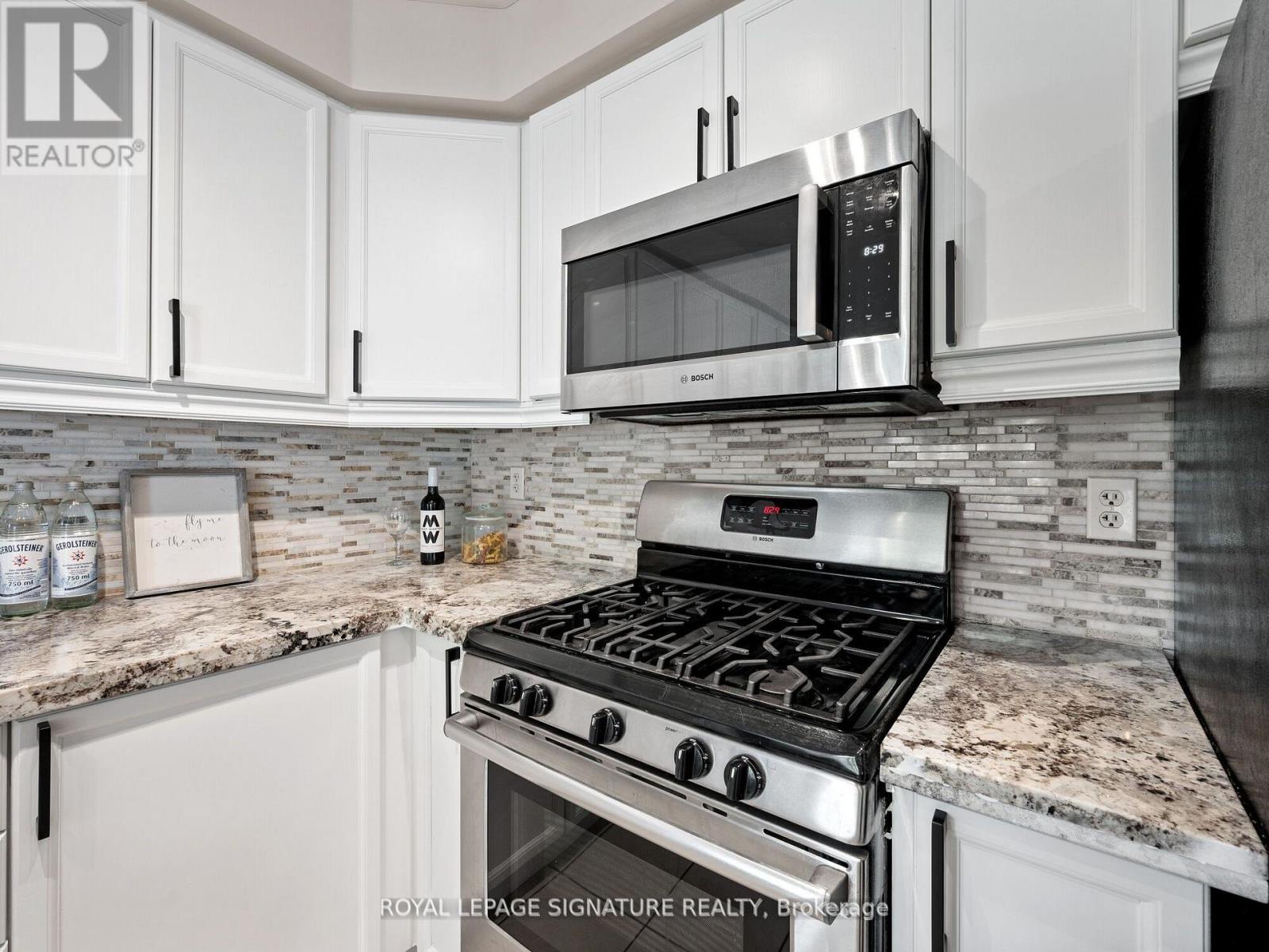 5015 Dubonet Drive, Mississauga, Ontario  L5M 7W8 - Photo 8 - W12536732