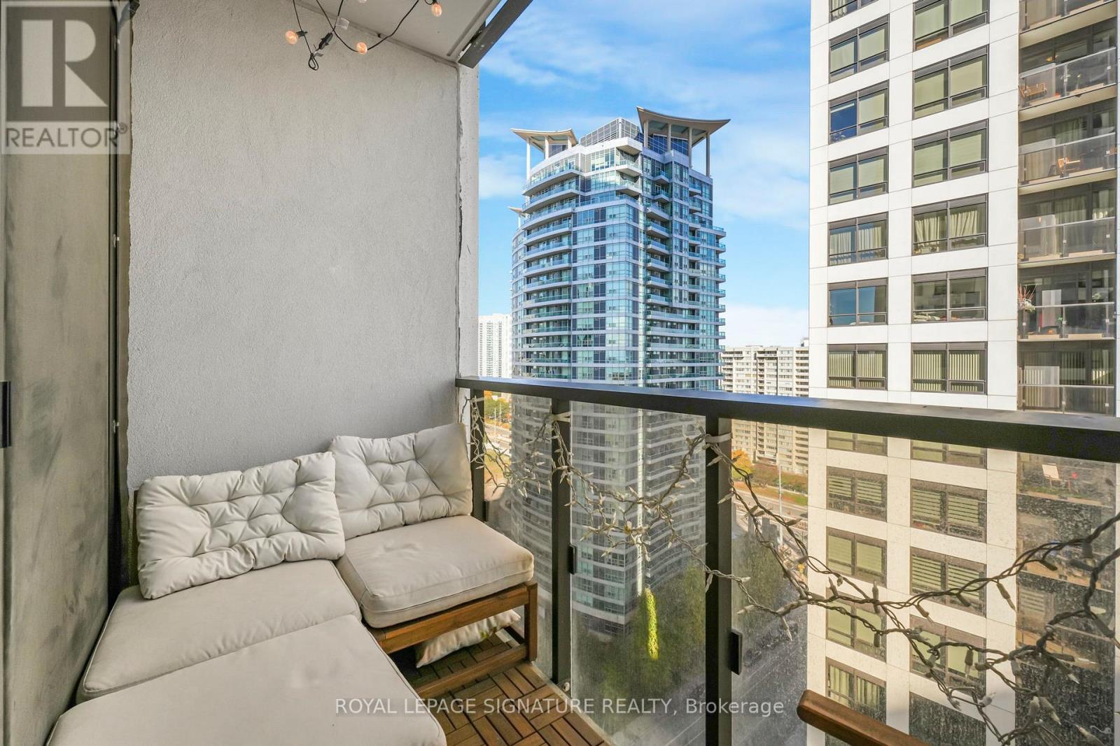 1602 - 36 Elm Drive, Mississauga, Ontario  L5B 0N3 - Photo 11 - W12536734