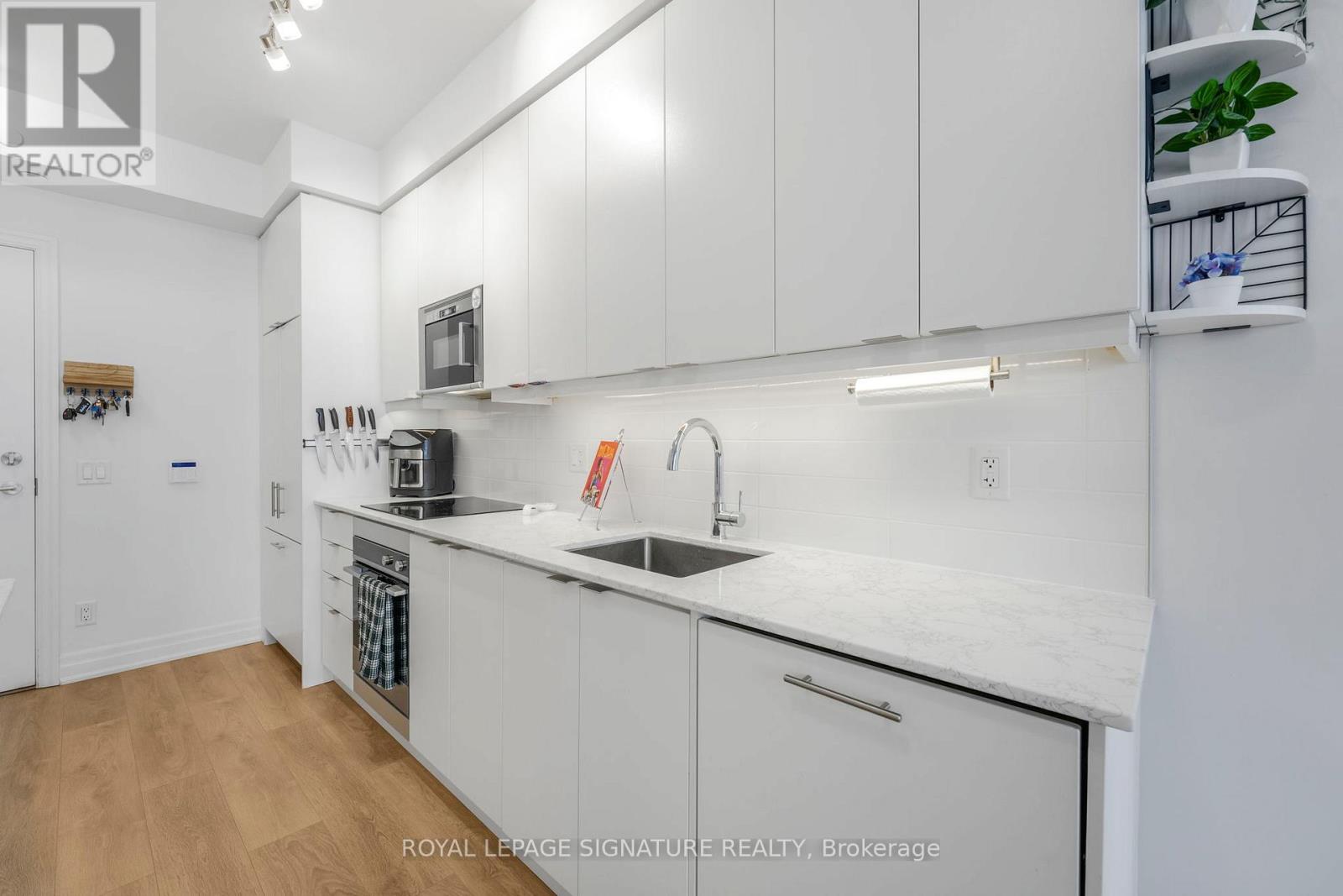 1602 - 36 Elm Drive, Mississauga, Ontario  L5B 0N3 - Photo 13 - W12536734