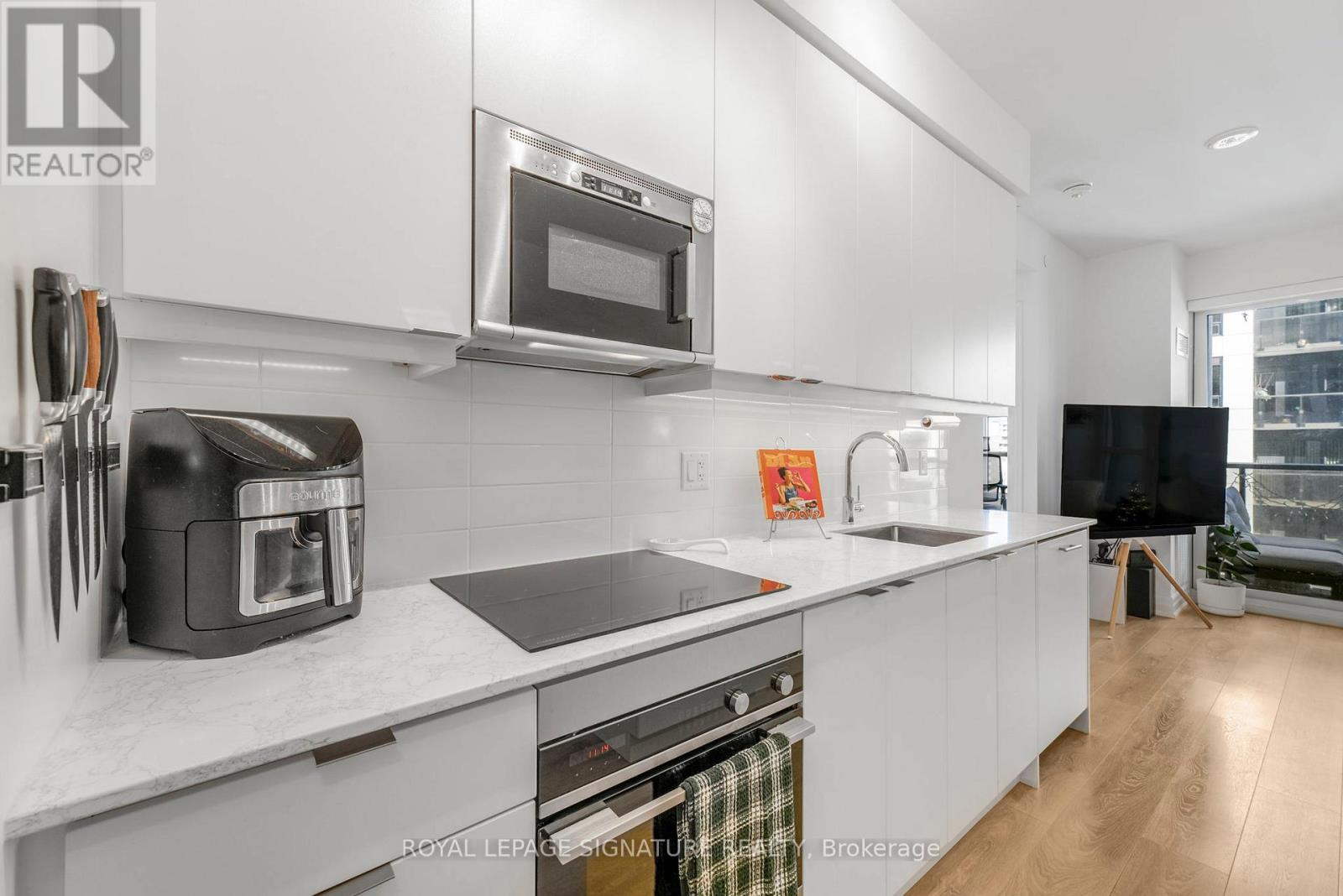 1602 - 36 Elm Drive, Mississauga, Ontario  L5B 0N3 - Photo 14 - W12536734