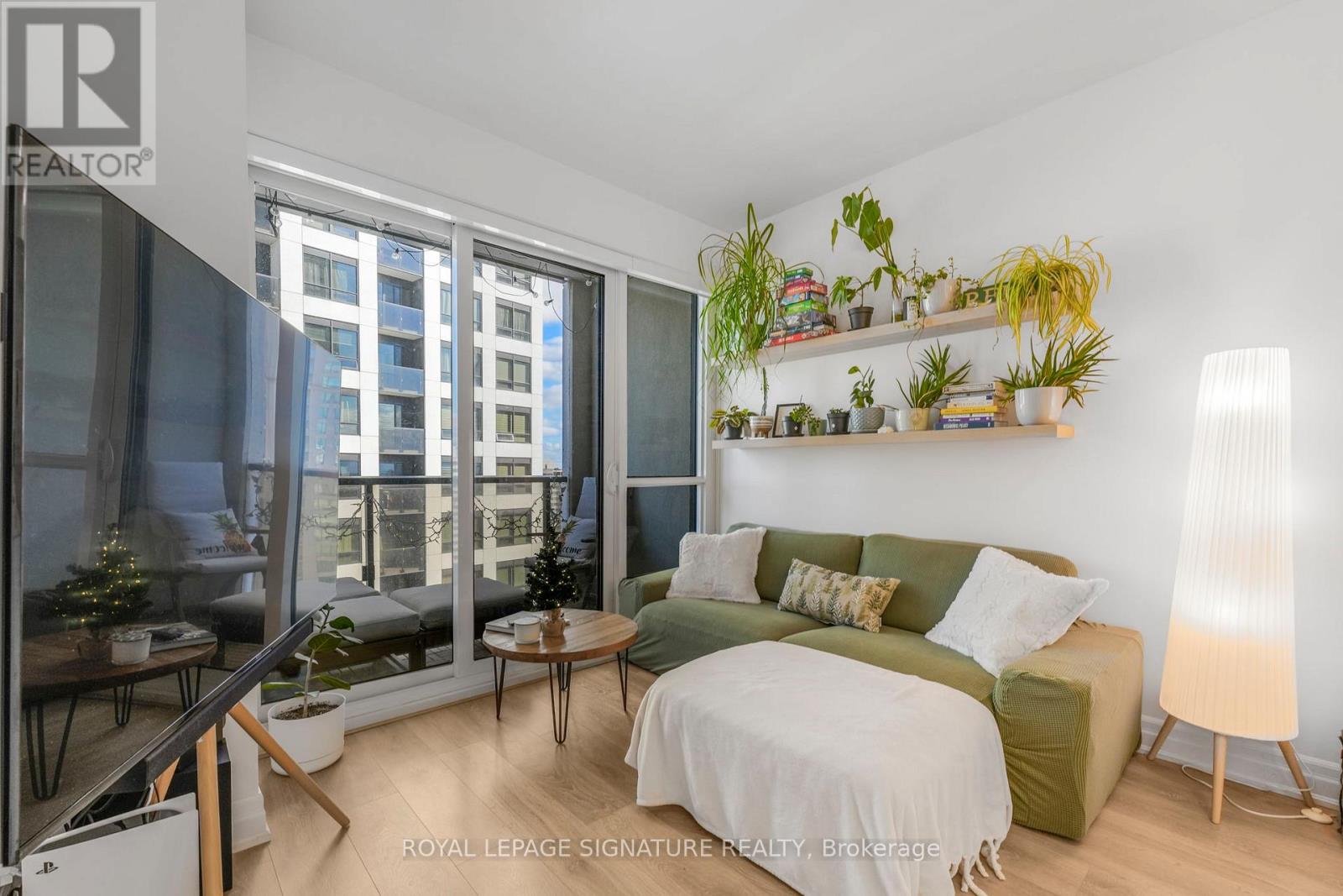 1602 - 36 Elm Drive, Mississauga, Ontario  L5B 0N3 - Photo 15 - W12536734