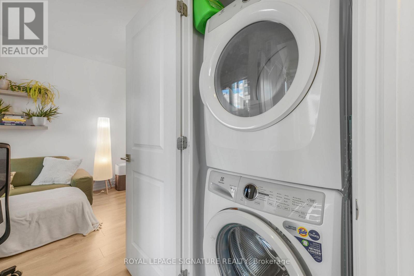 1602 - 36 Elm Drive, Mississauga, Ontario  L5B 0N3 - Photo 18 - W12536734