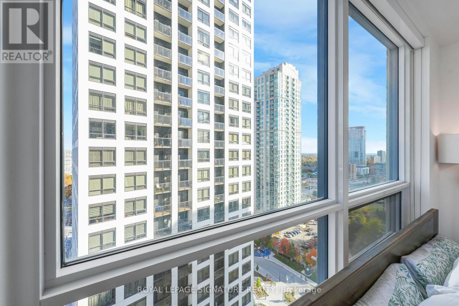 1602 - 36 Elm Drive, Mississauga, Ontario  L5B 0N3 - Photo 19 - W12536734