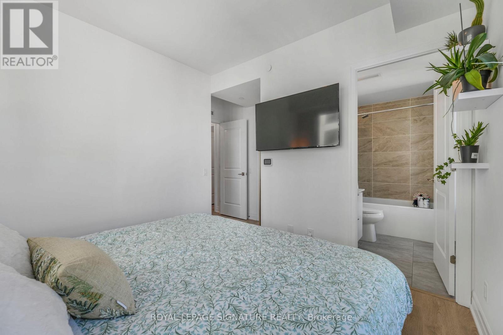 1602 - 36 Elm Drive, Mississauga, Ontario  L5B 0N3 - Photo 27 - W12536734