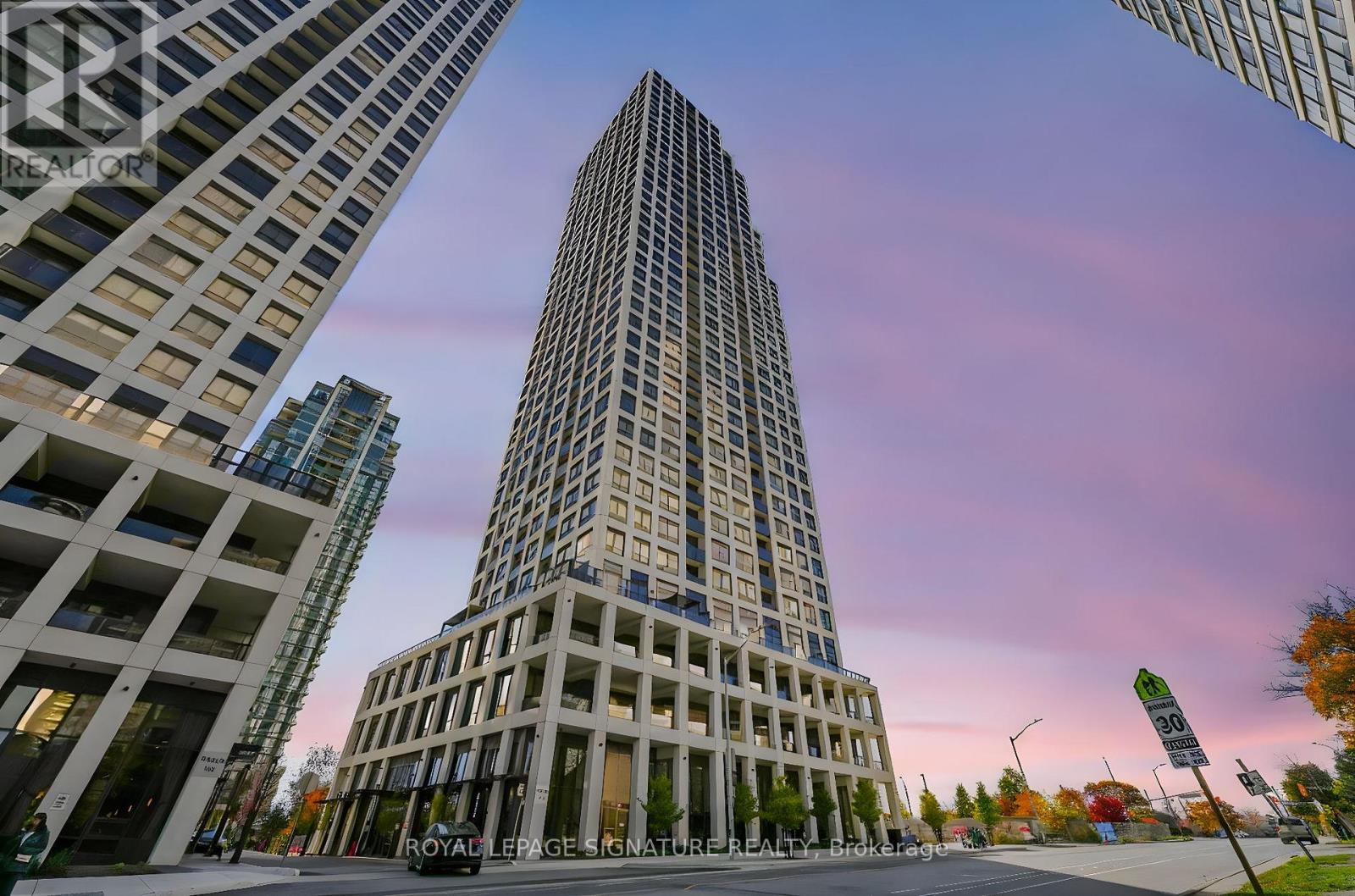 1602 - 36 Elm Drive, Mississauga, Ontario  L5B 0N3 - Photo 3 - W12536734