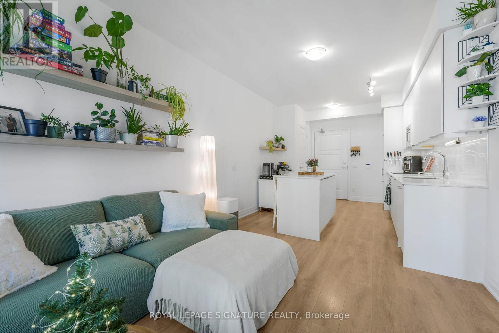 1602 - 36 Elm Drive, Mississauga, Ontario  L5B 0N3 - Photo 8 - W12536734