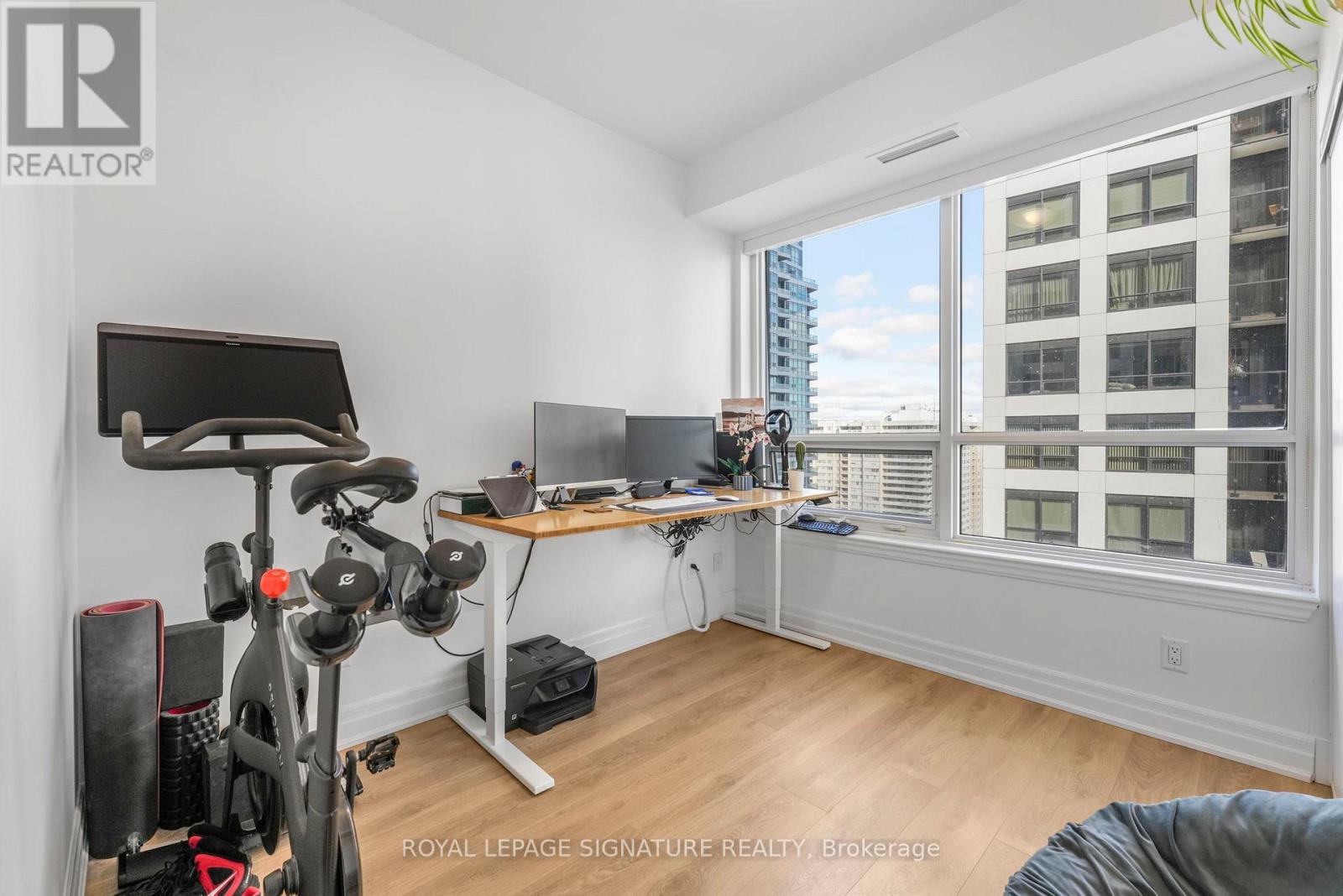 1602 - 36 Elm Drive, Mississauga, Ontario  L5B 0N3 - Photo 9 - W12536734