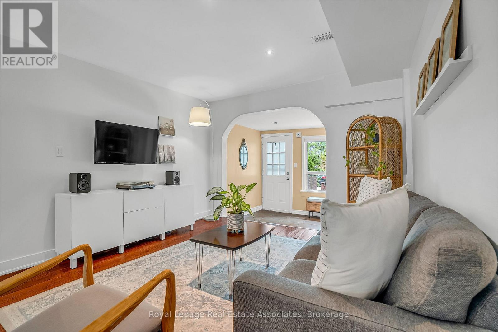 240 SIXTH STREET, Toronto, Ontario