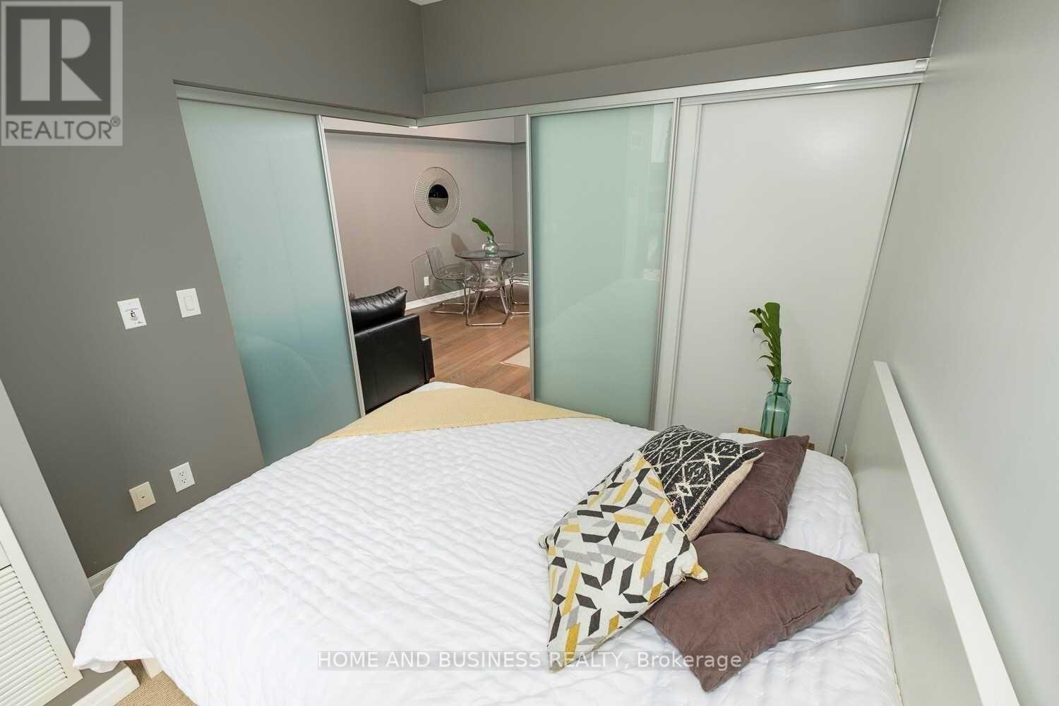 809 - 223 Webb Drive, Mississauga, Ontario  L5B 0E8 - Photo 12 - W12536744