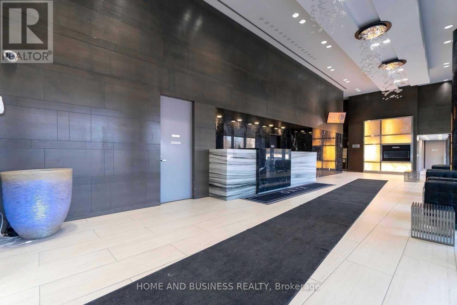 809 - 223 Webb Drive, Mississauga, Ontario  L5B 0E8 - Photo 2 - W12536744