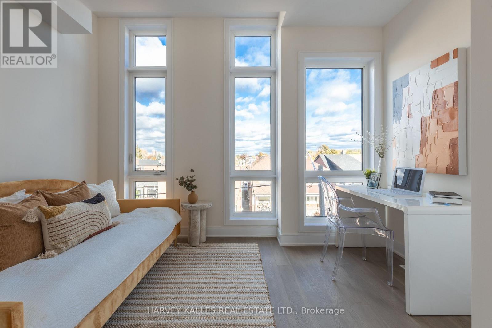 23 Innes Avenue, Toronto, Ontario  M6E 0B2 - Photo 7 - W12536802