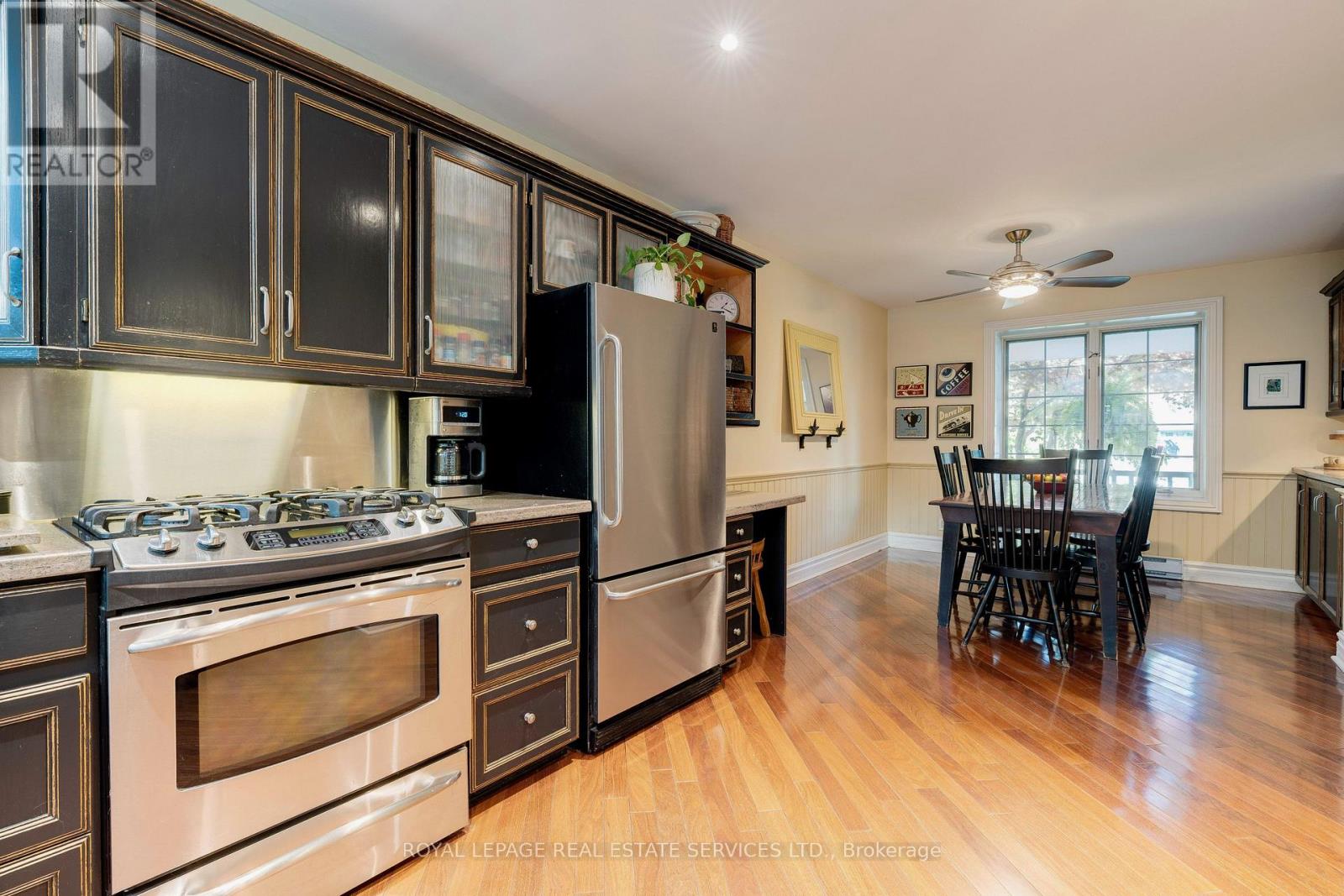 132 Sparling Court, Oakville, Ontario  L6K 2J7 - Photo 13 - W12536808