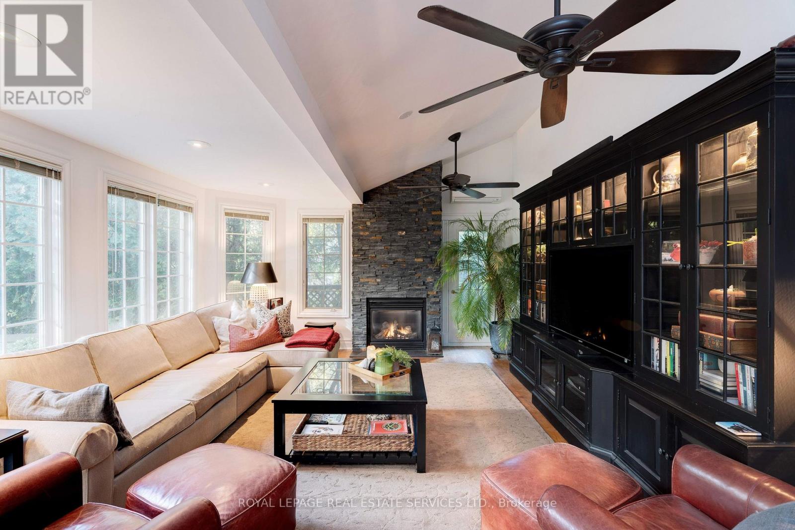 132 Sparling Court, Oakville, Ontario  L6K 2J7 - Photo 16 - W12536808