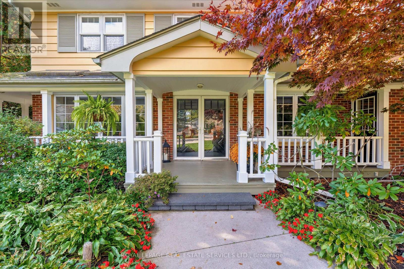 132 Sparling Court, Oakville, Ontario  L6K 2J7 - Photo 3 - W12536808