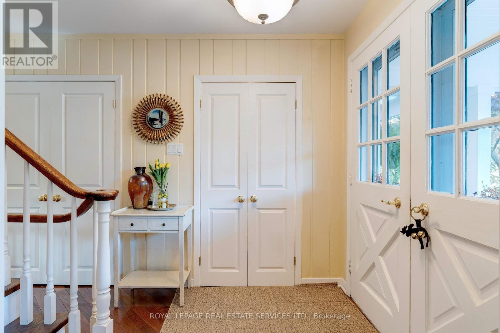 132 Sparling Court, Oakville, Ontario  L6K 2J7 - Photo 5 - W12536808