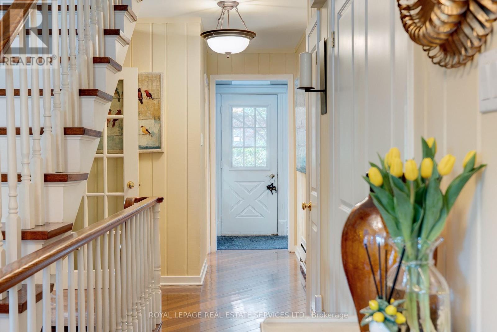 132 Sparling Court, Oakville, Ontario  L6K 2J7 - Photo 6 - W12536808