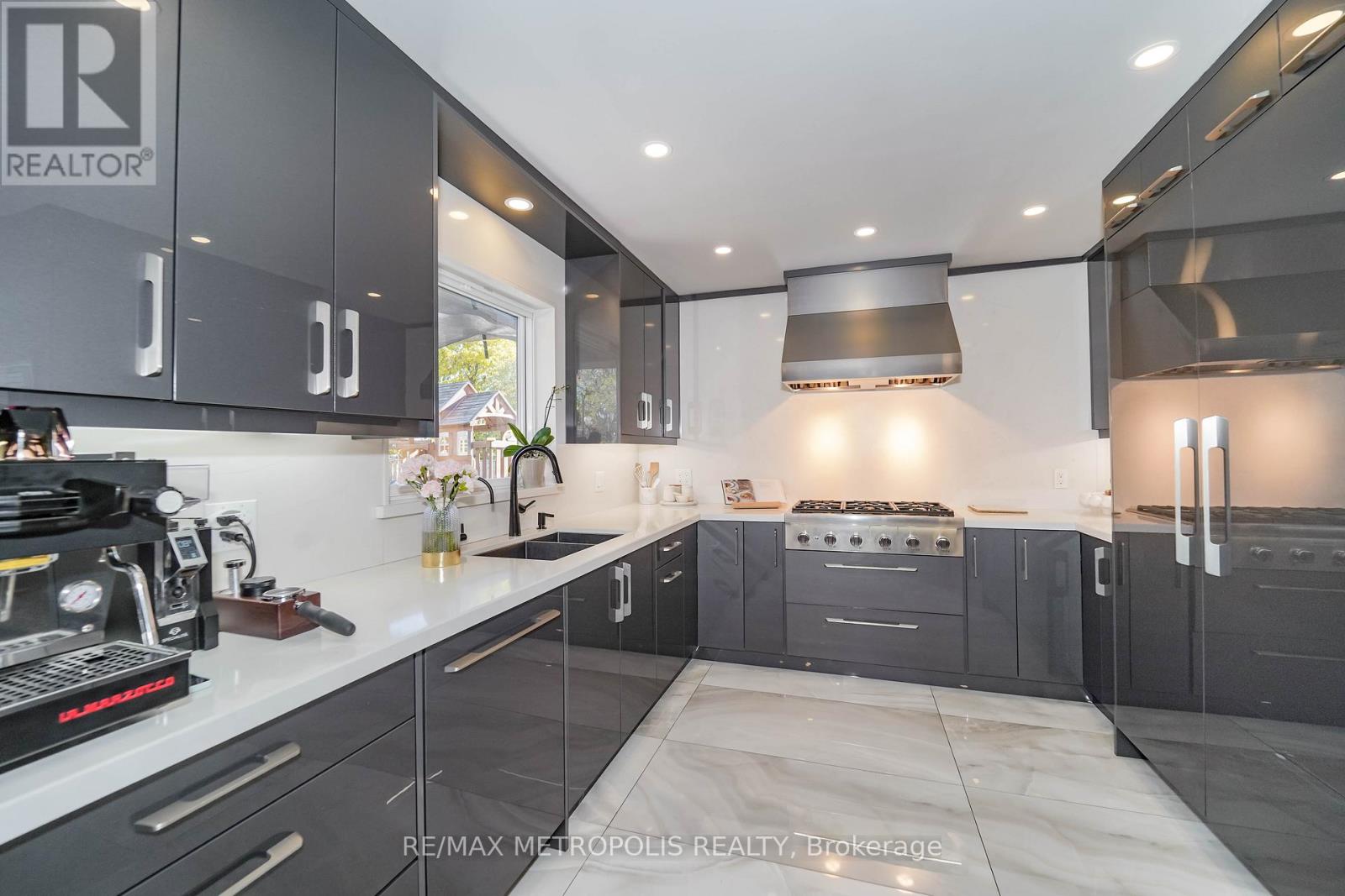 4392 Grassland Crescent, Mississauga, Ontario  L5V 1E2 - Photo 18 - W12536824