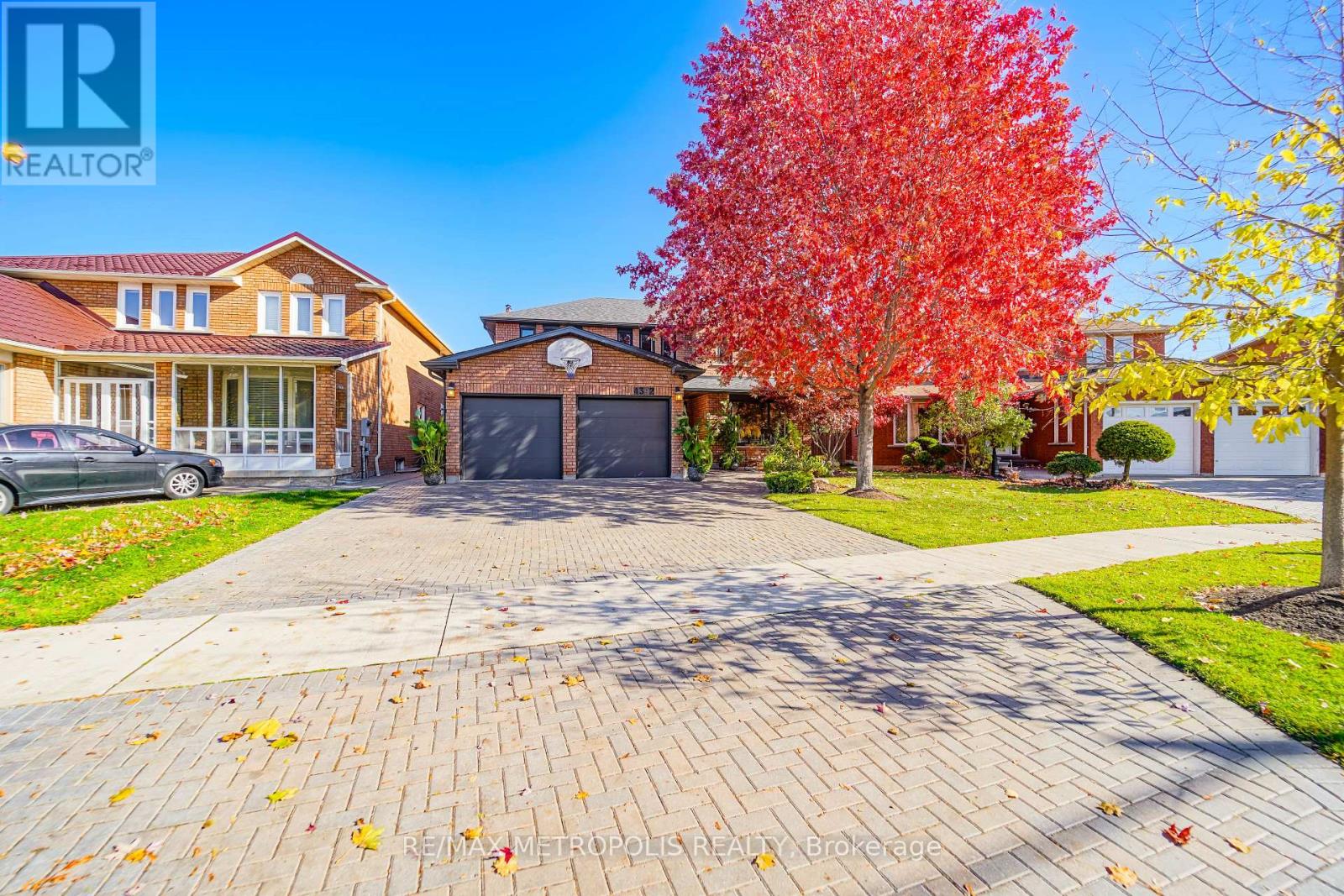 4392 Grassland Crescent, Mississauga, Ontario  L5V 1E2 - Photo 2 - W12536824