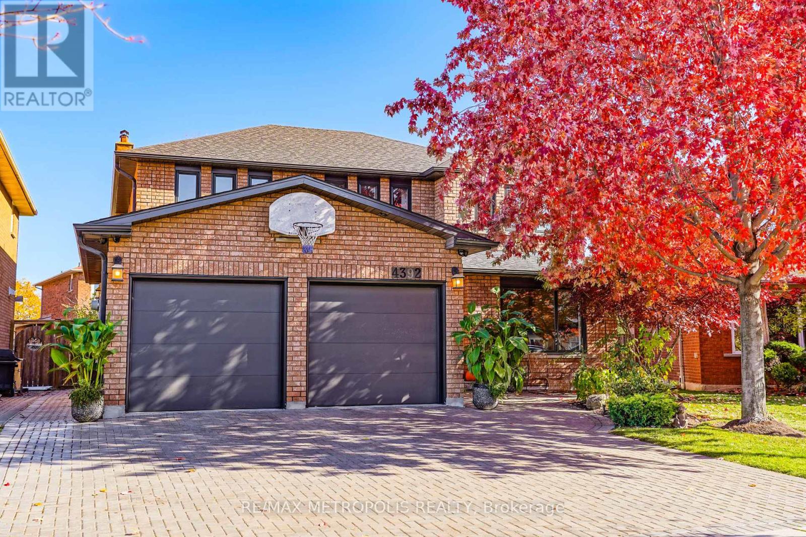 4392 Grassland Crescent, Mississauga, Ontario  L5V 1E2 - Photo 5 - W12536824