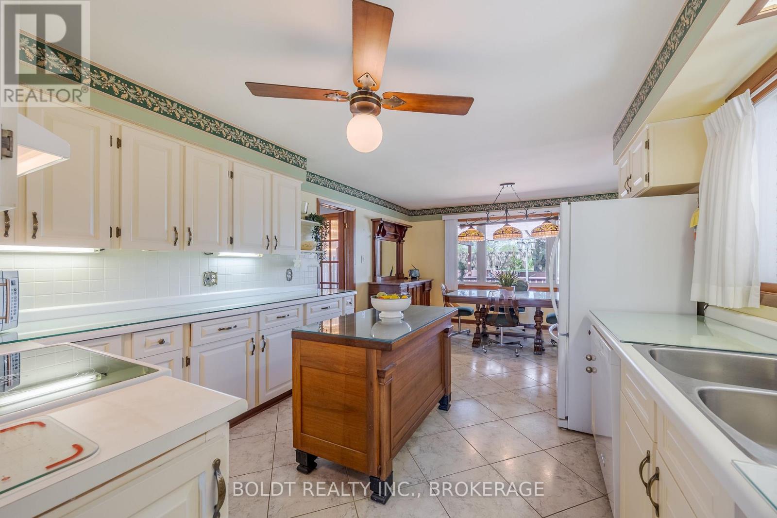 2010 Hansler Street, Pelham, Ontario L0S 1M0 - Photo 18 - X12536914