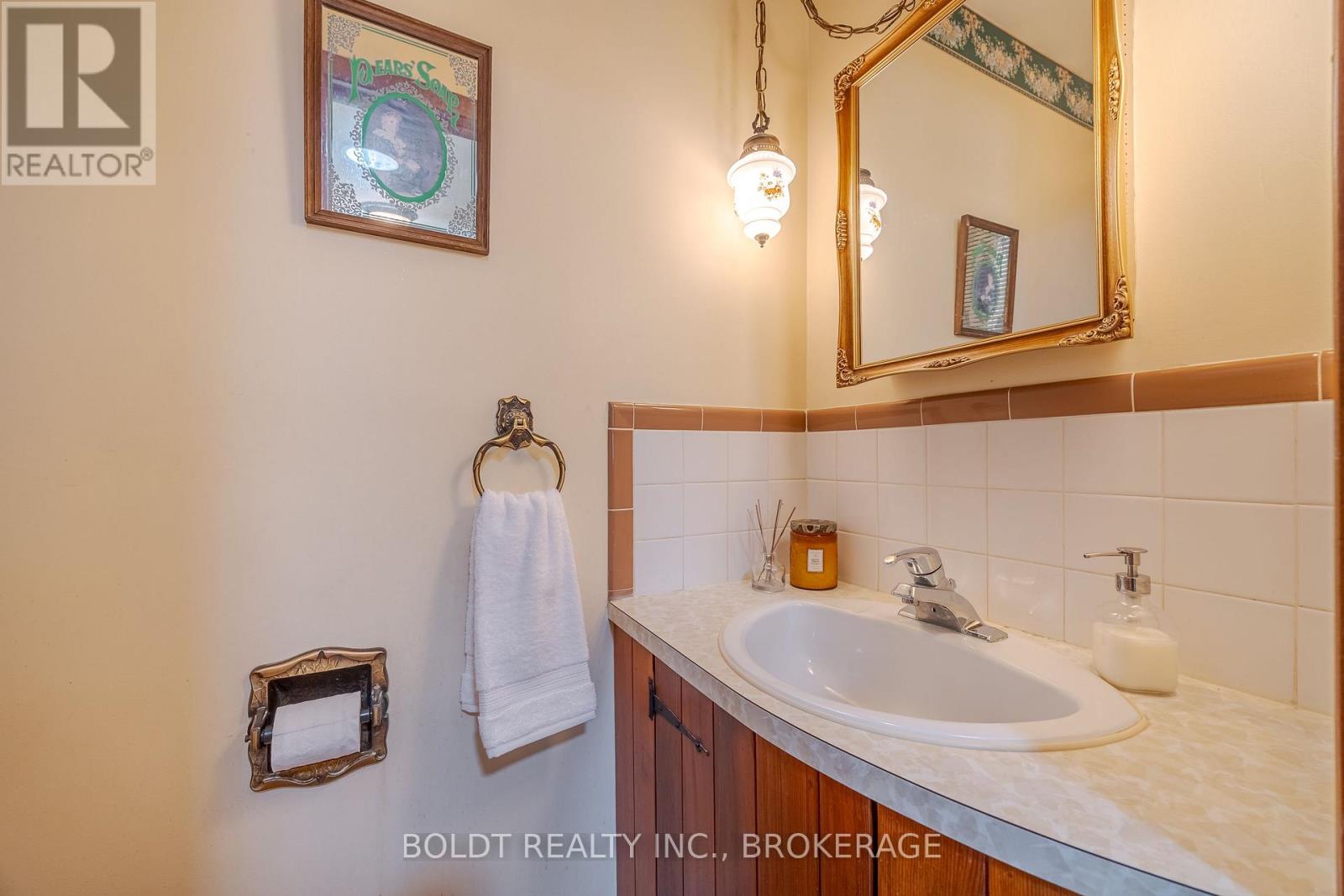 2010 Hansler Street, Pelham, Ontario L0S 1M0 - Photo 24 - X12536914