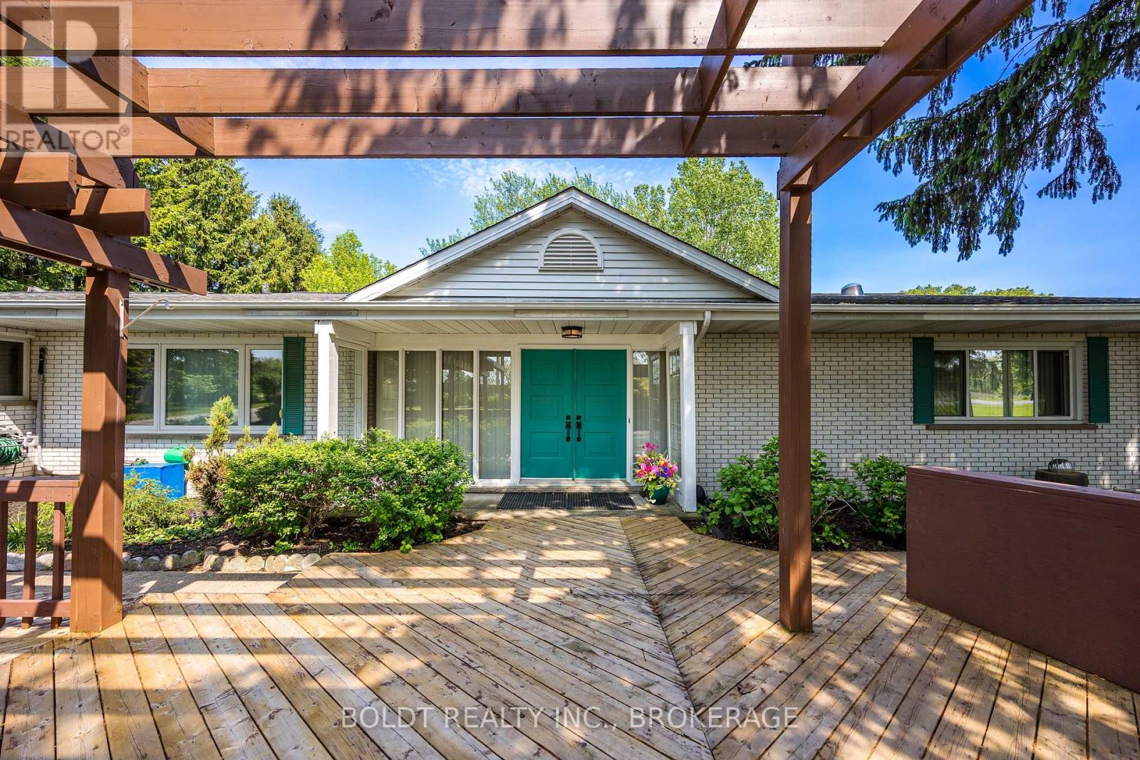 2010 Hansler Street, Pelham, Ontario L0S 1M0 - Photo 3 - X12536914