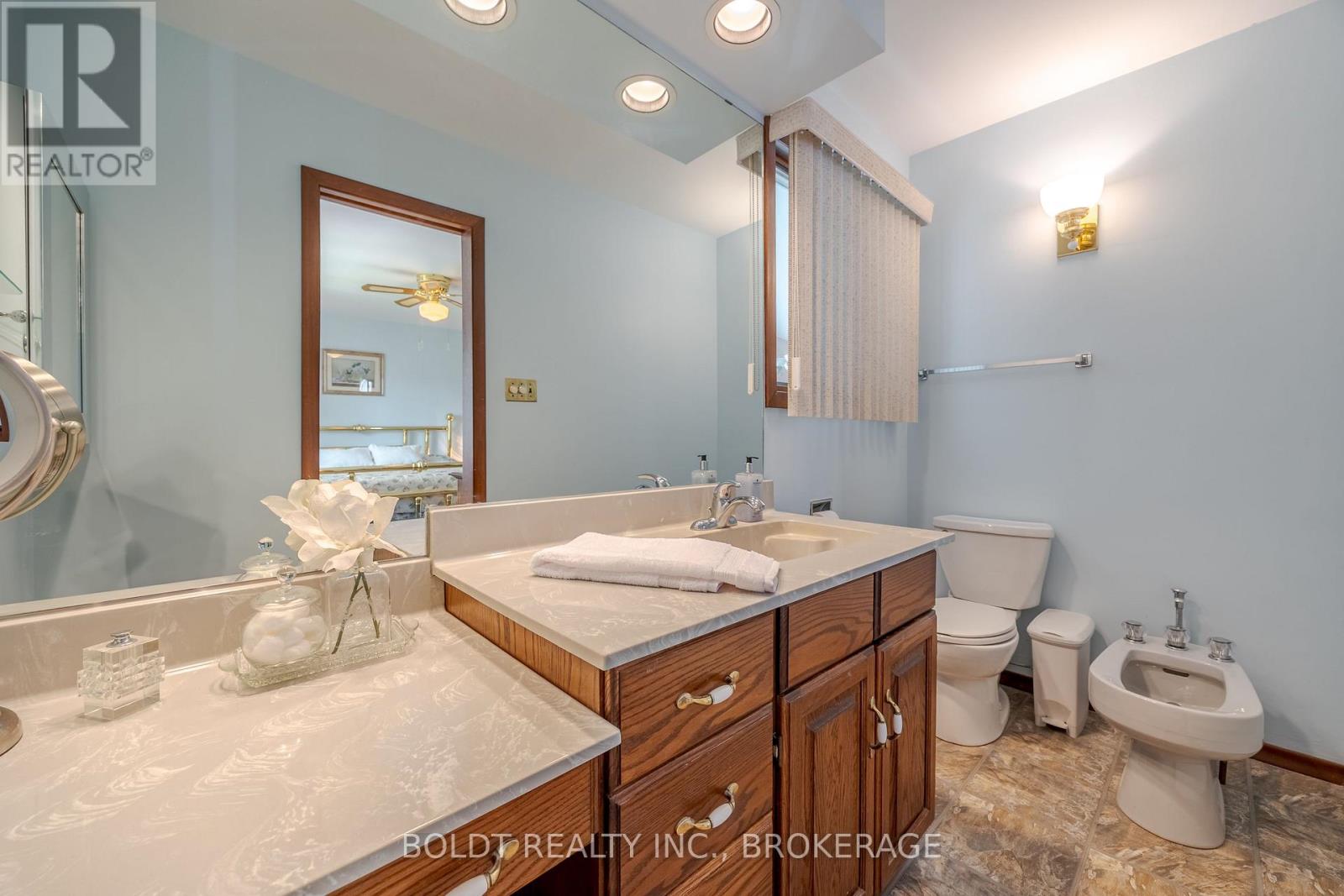 2010 Hansler Street, Pelham, Ontario L0S 1M0 - Photo 30 - X12536914