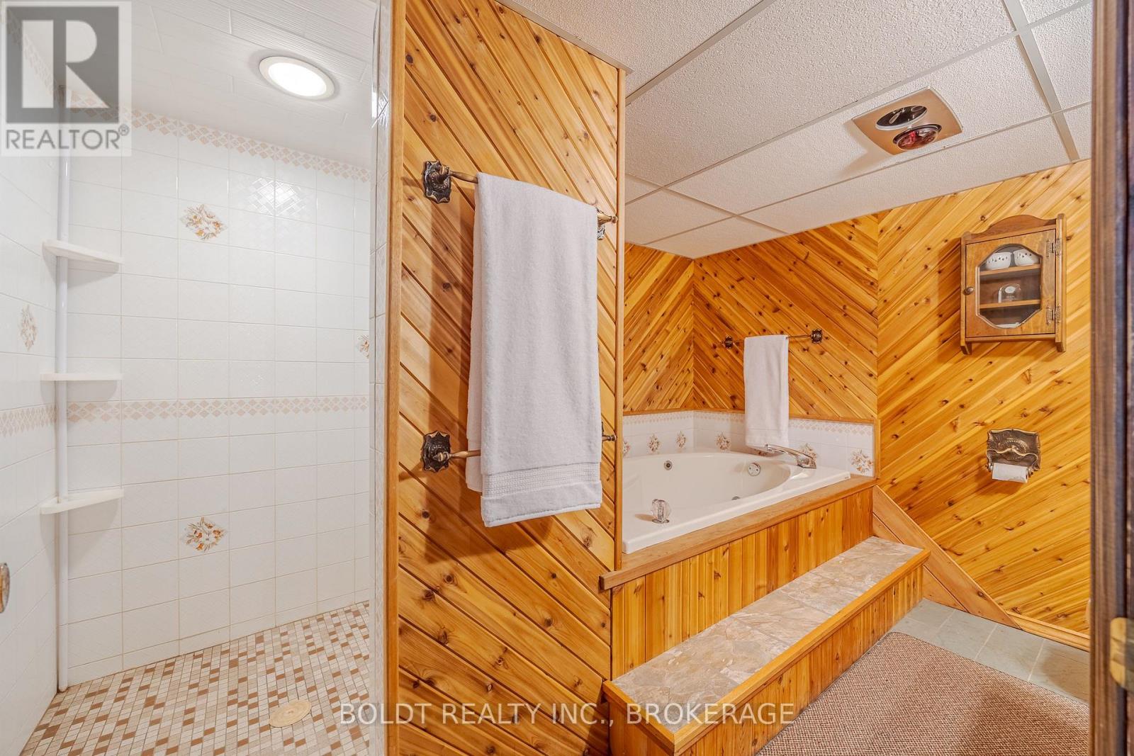 2010 Hansler Street, Pelham, Ontario L0S 1M0 - Photo 35 - X12536914