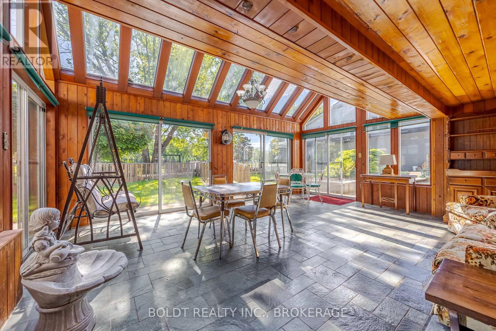 2010 Hansler Street, Pelham, Ontario L0S 1M0 - Photo 38 - X12536914