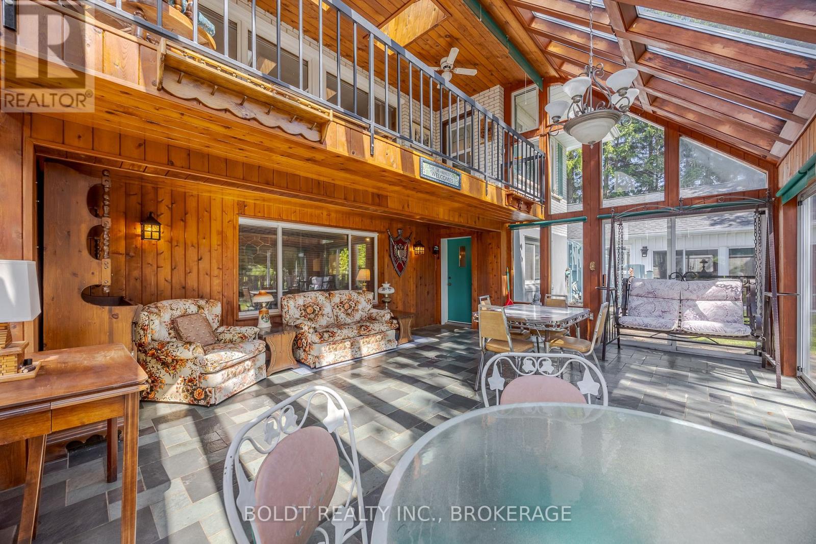 2010 Hansler Street, Pelham, Ontario L0S 1M0 - Photo 39 - X12536914