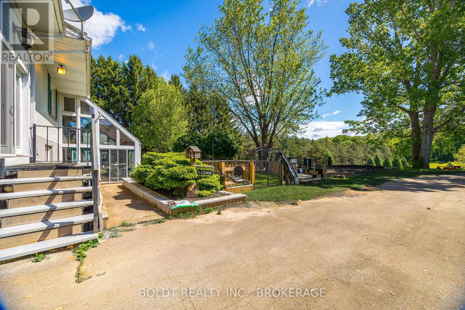 2010 Hansler Street, Pelham, Ontario L0S 1M0 - Photo 44 - X12536914