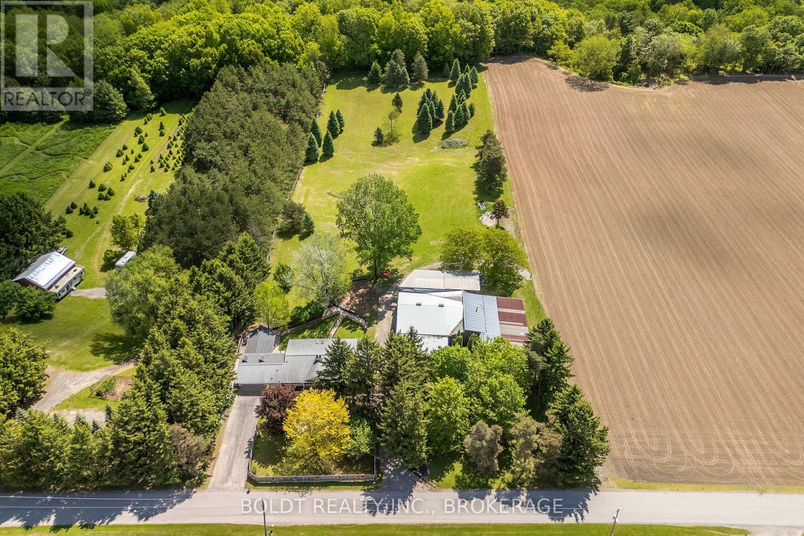 2010 Hansler Street, Pelham, Ontario L0S 1M0 - Photo 46 - X12536914