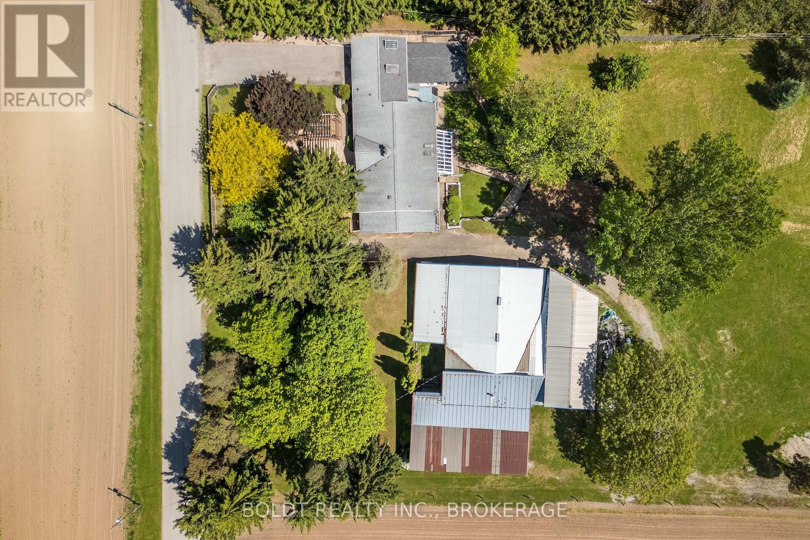 2010 Hansler Street, Pelham, Ontario L0S 1M0 - Photo 48 - X12536914