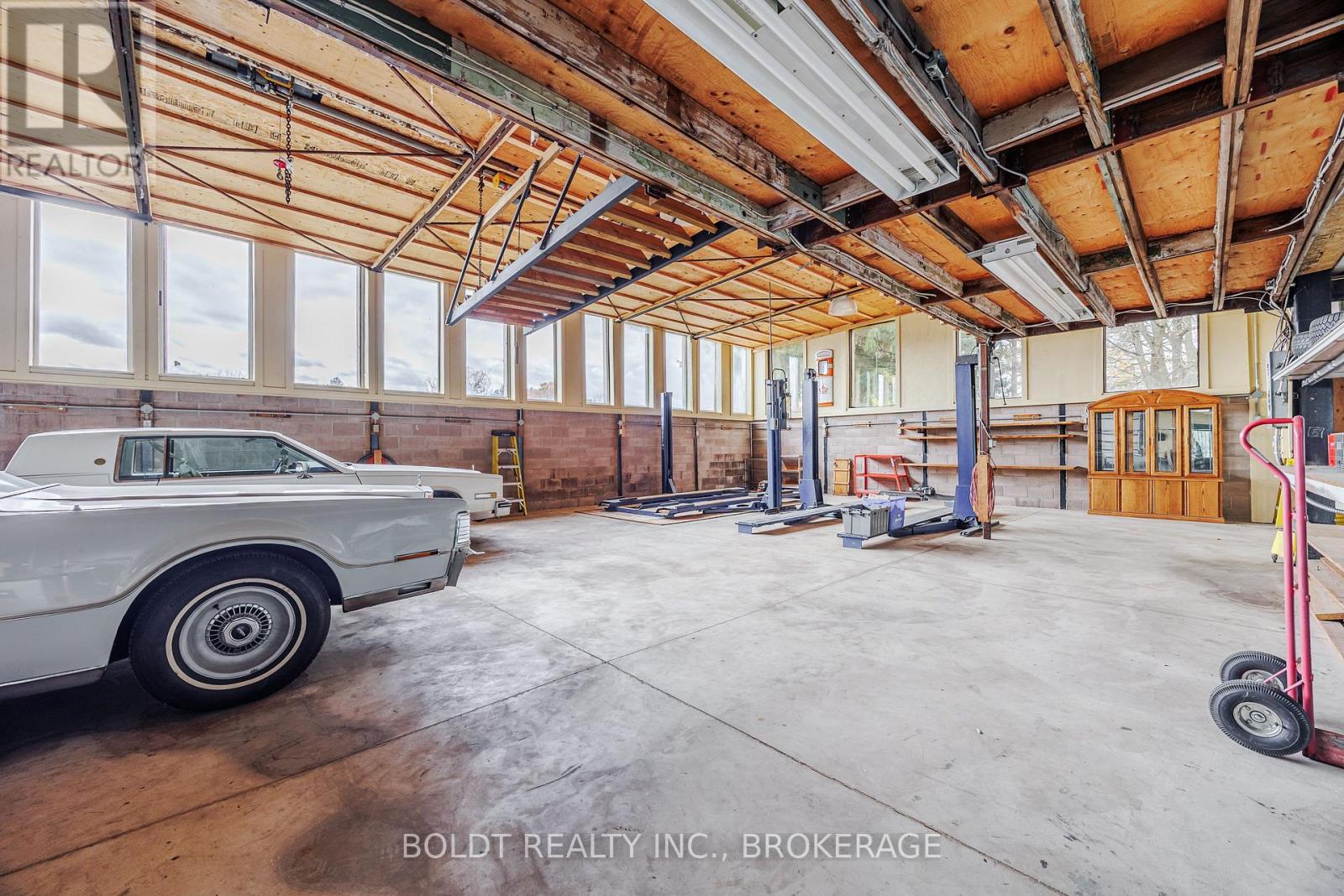 2010 Hansler Street, Pelham, Ontario L0S 1M0 - Photo 9 - X12536914