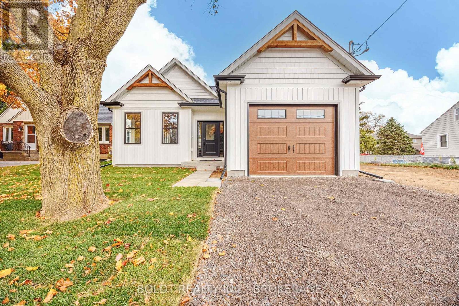 1051 PELHAM STREET, Pelham, Ontario