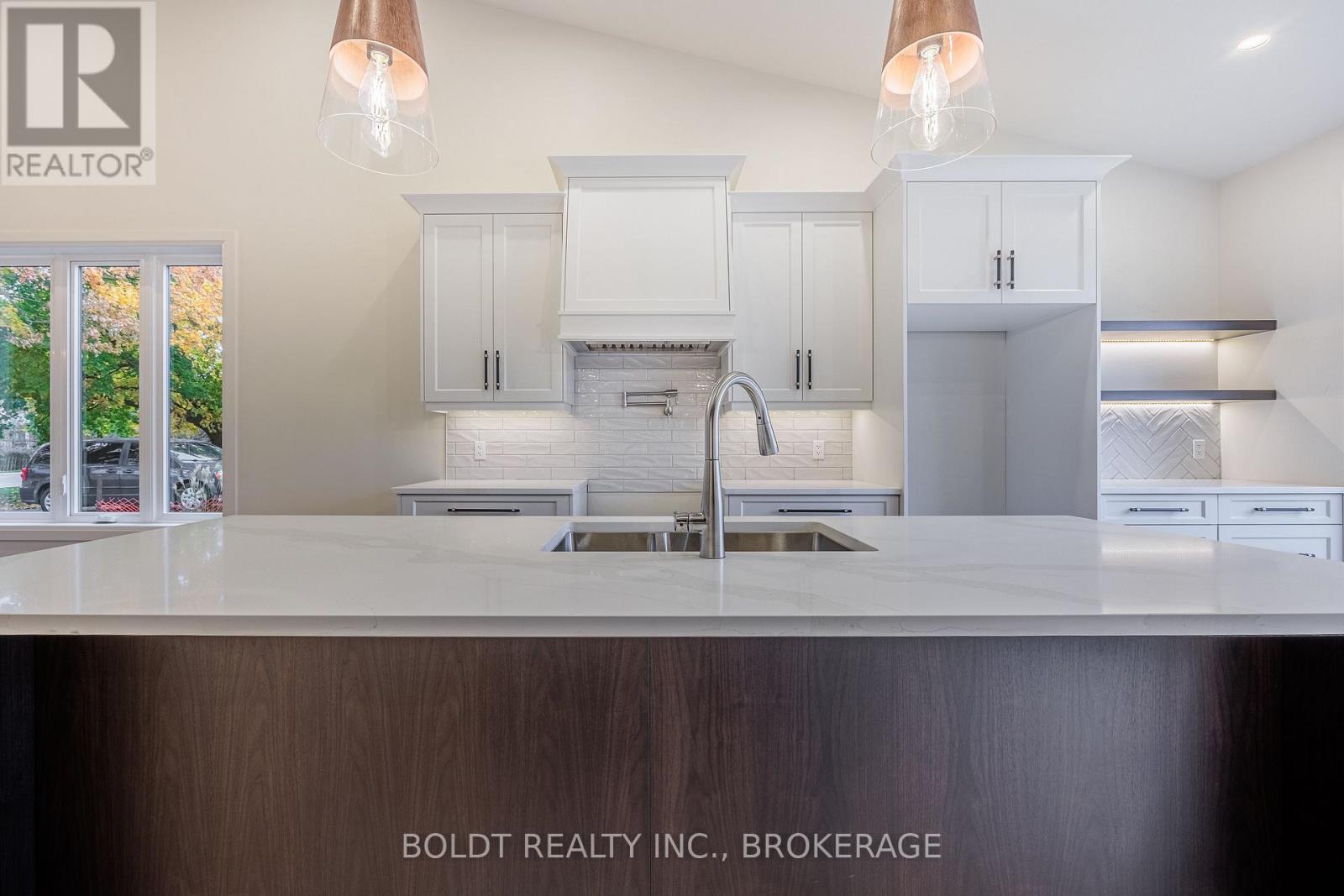 1051 Pelham Street, Pelham, Ontario  L3C 3E4 - Photo 10 - X12537040