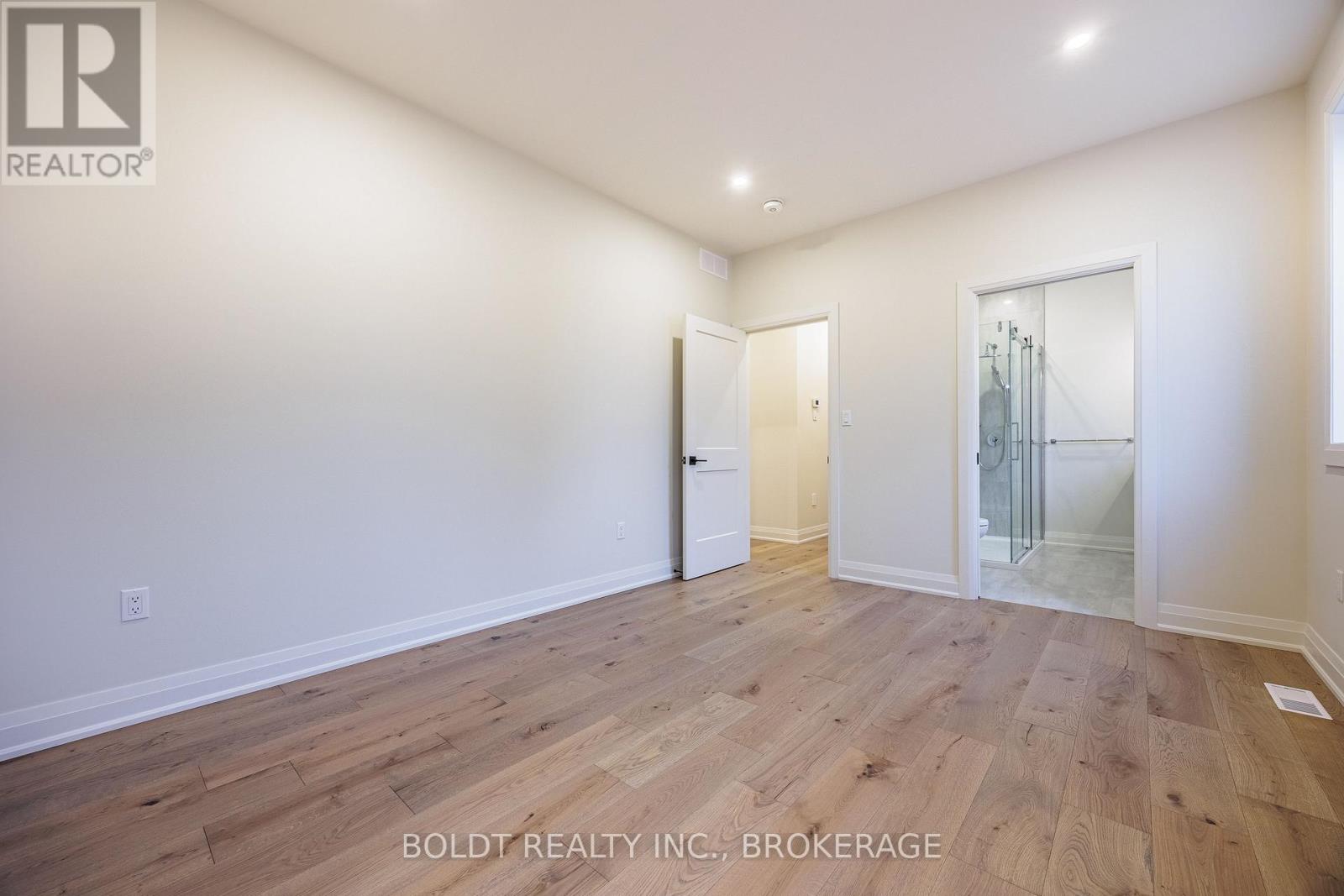 1051 Pelham Street, Pelham, Ontario  L3C 3E4 - Photo 13 - X12537040