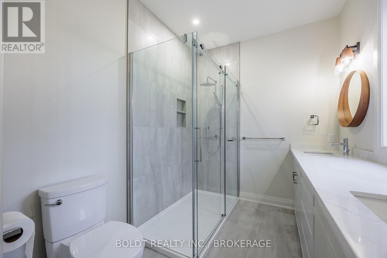 1051 Pelham Street, Pelham, Ontario  L3C 3E4 - Photo 14 - X12537040