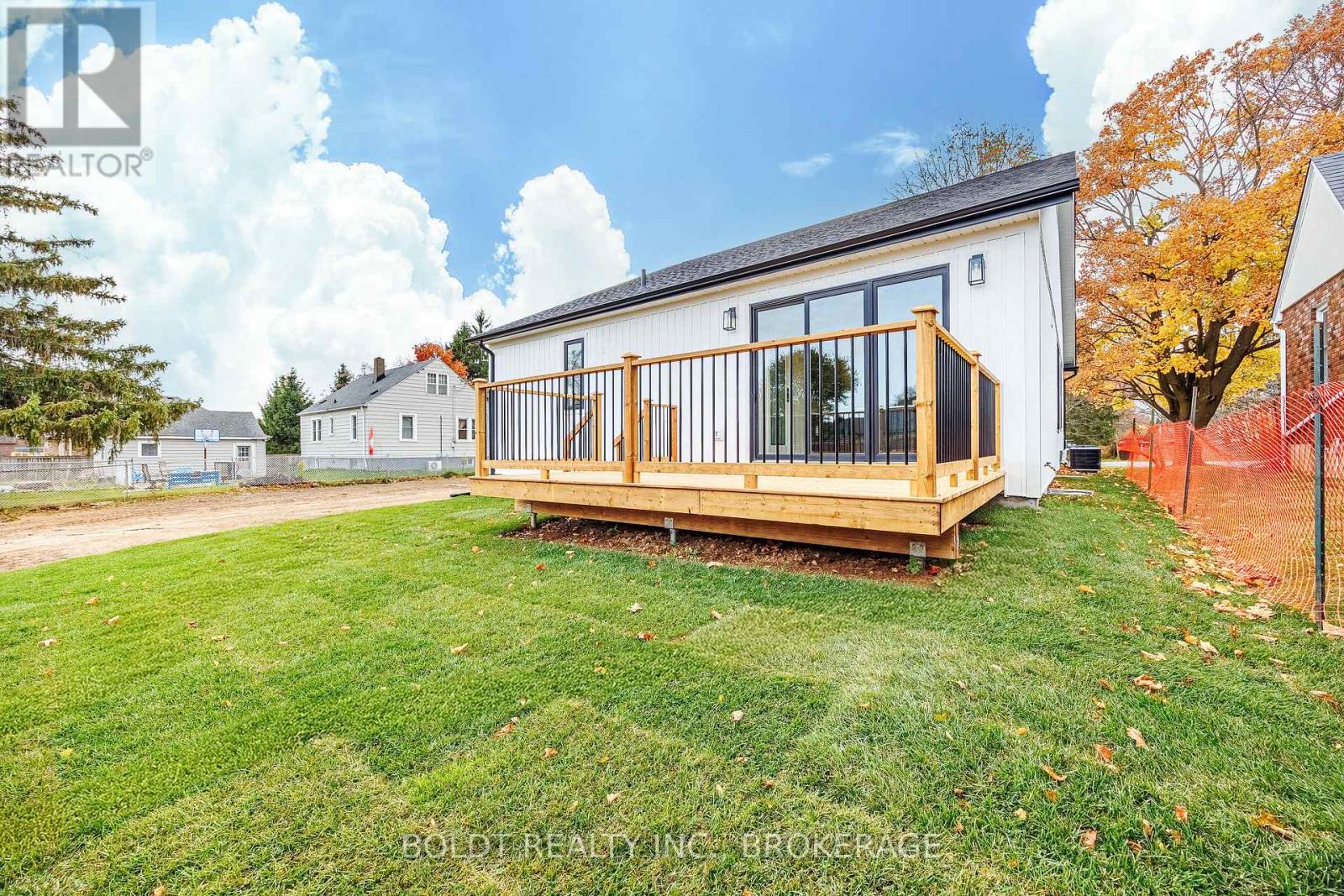 1051 Pelham Street, Pelham, Ontario  L3C 3E4 - Photo 24 - X12537040