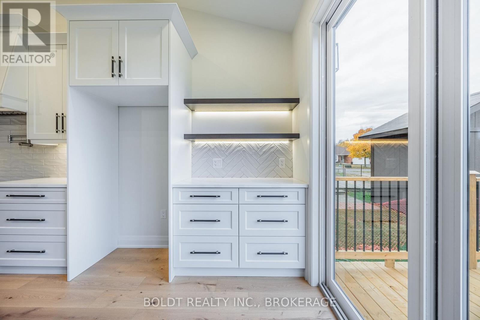 1051 Pelham Street, Pelham, Ontario  L3C 3E4 - Photo 7 - X12537040