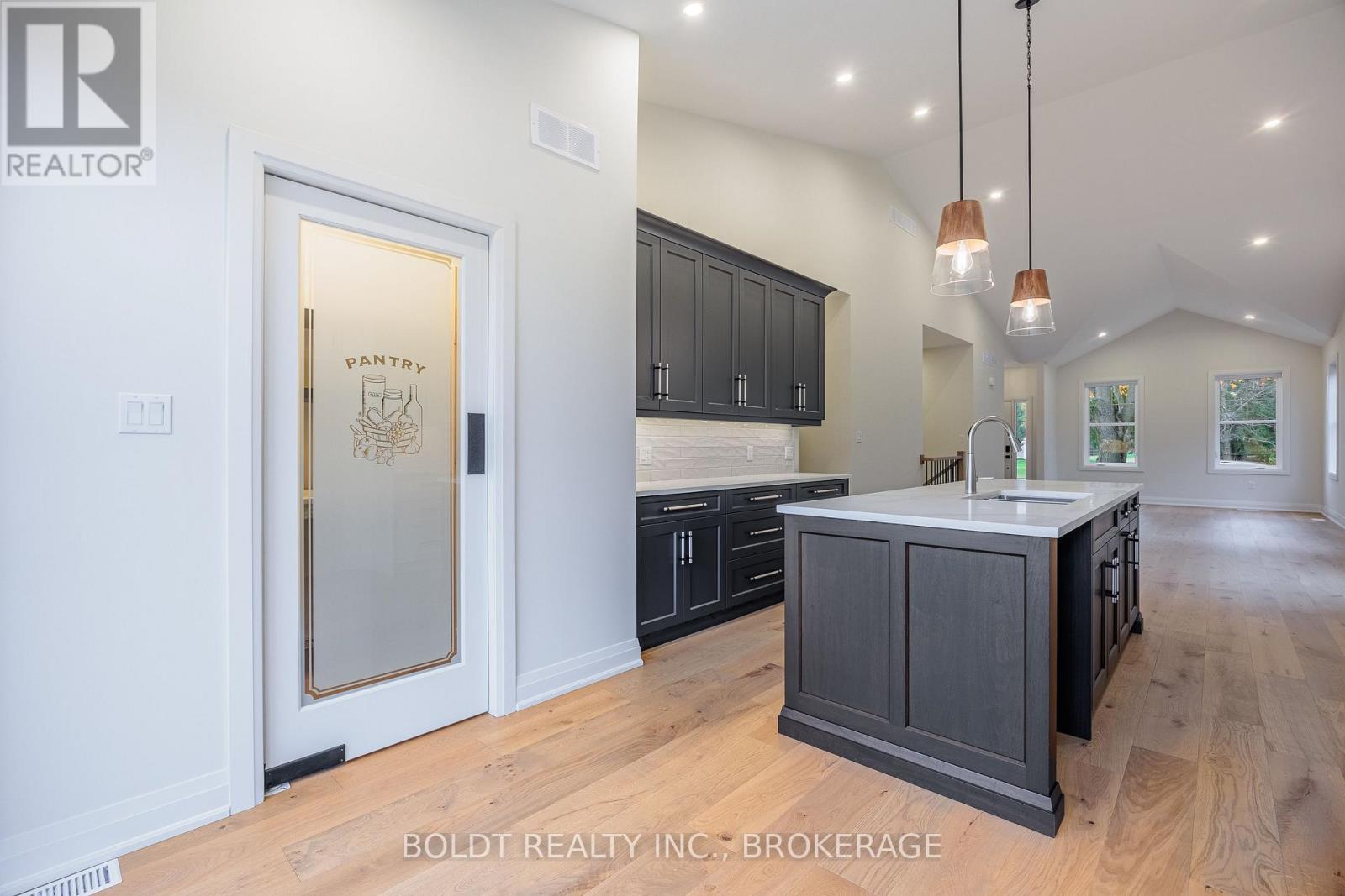 1051 Pelham Street, Pelham, Ontario  L3C 3E4 - Photo 9 - X12537040