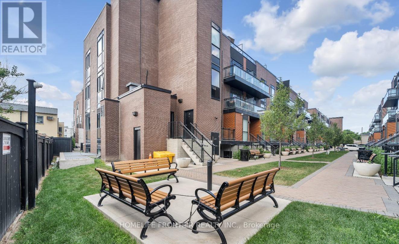 C1302 - 5299 Highway 7 Road, Vaughan, Ontario  L4L 0J1 - Photo 2 - N12536000