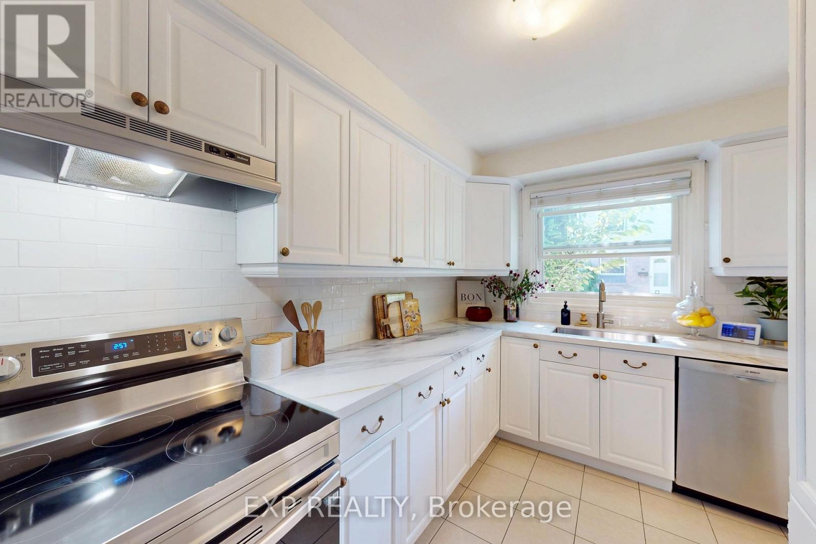 28 - 6699 FALCONER DRIVE, Mississauga, Ontario