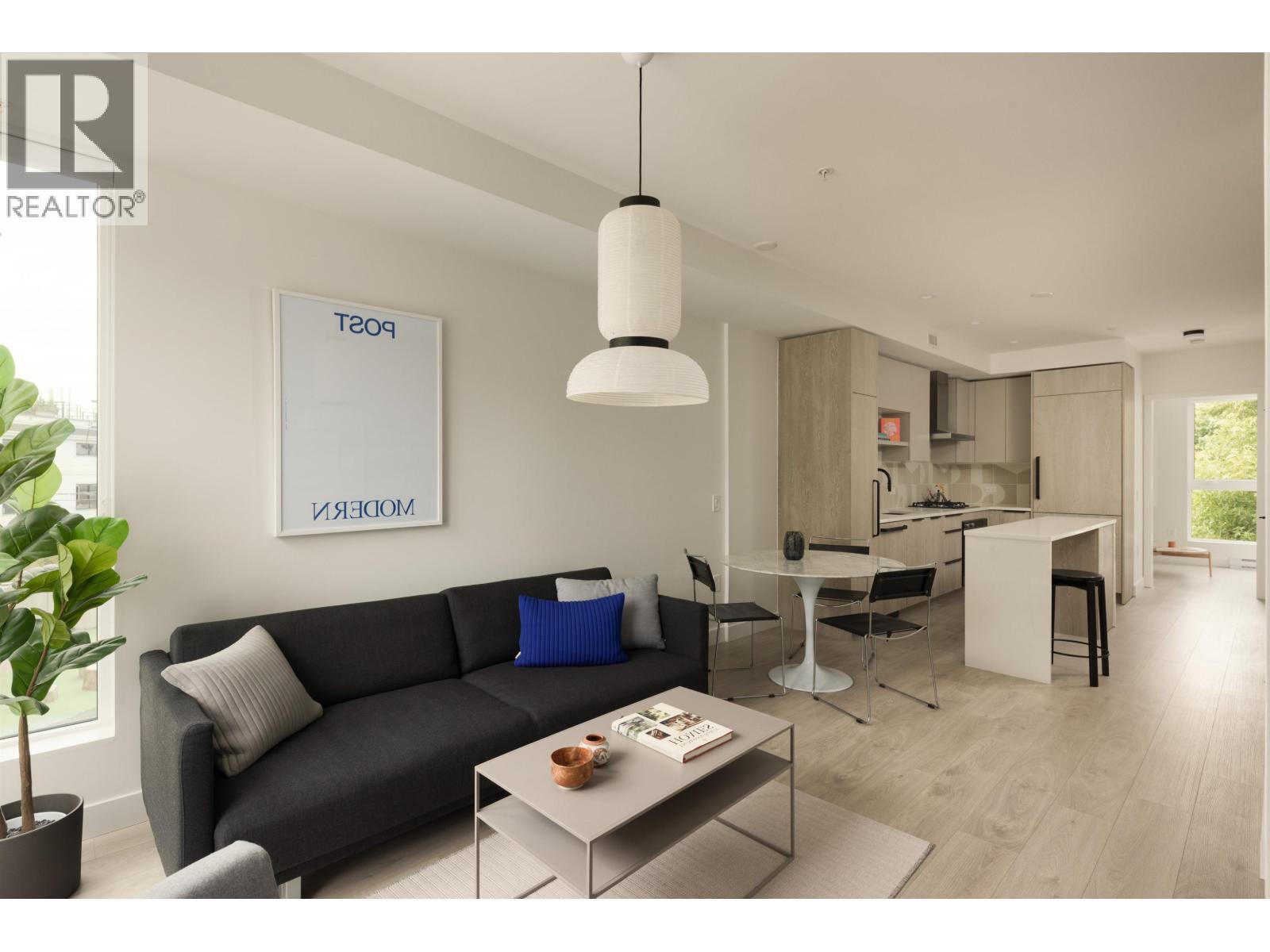 215 322 E 15TH AVENUE, Vancouver, British Columbia